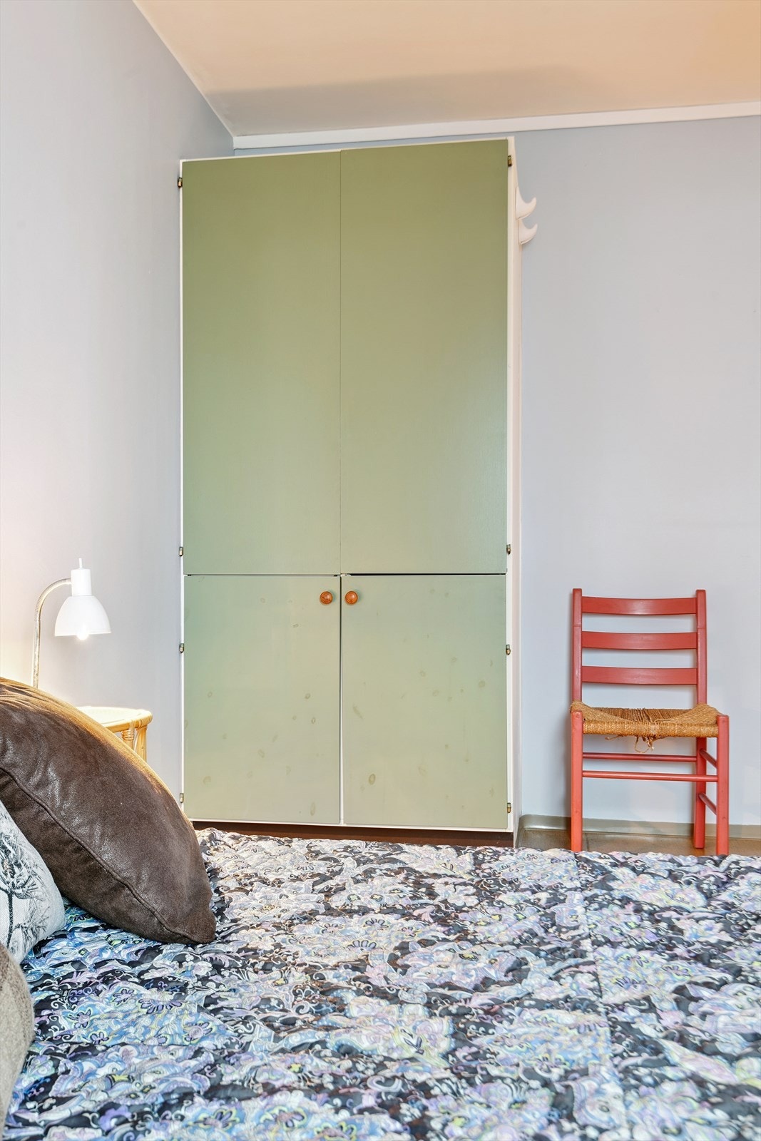 Soverommet har også god plass til garderobeløsning. Galleribilde