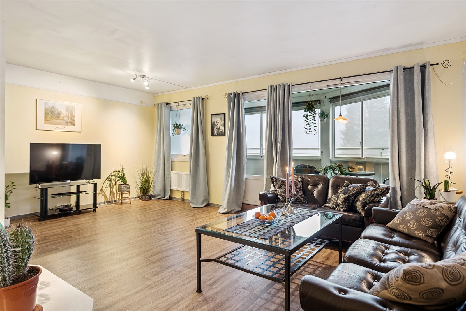 Vinduene i leiligheten har produksjonsår 1998 og har 3-lags isolerglass. Galleribilde