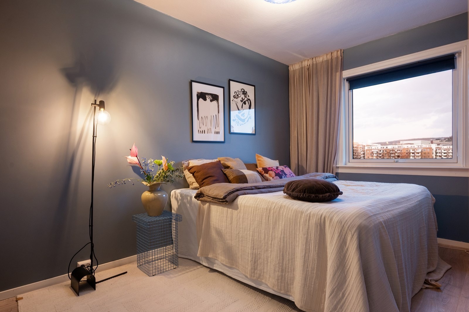 Soverom to er også av god størrelse, med rom for dobbeltseng, nattbord og kommode. Galleribilde