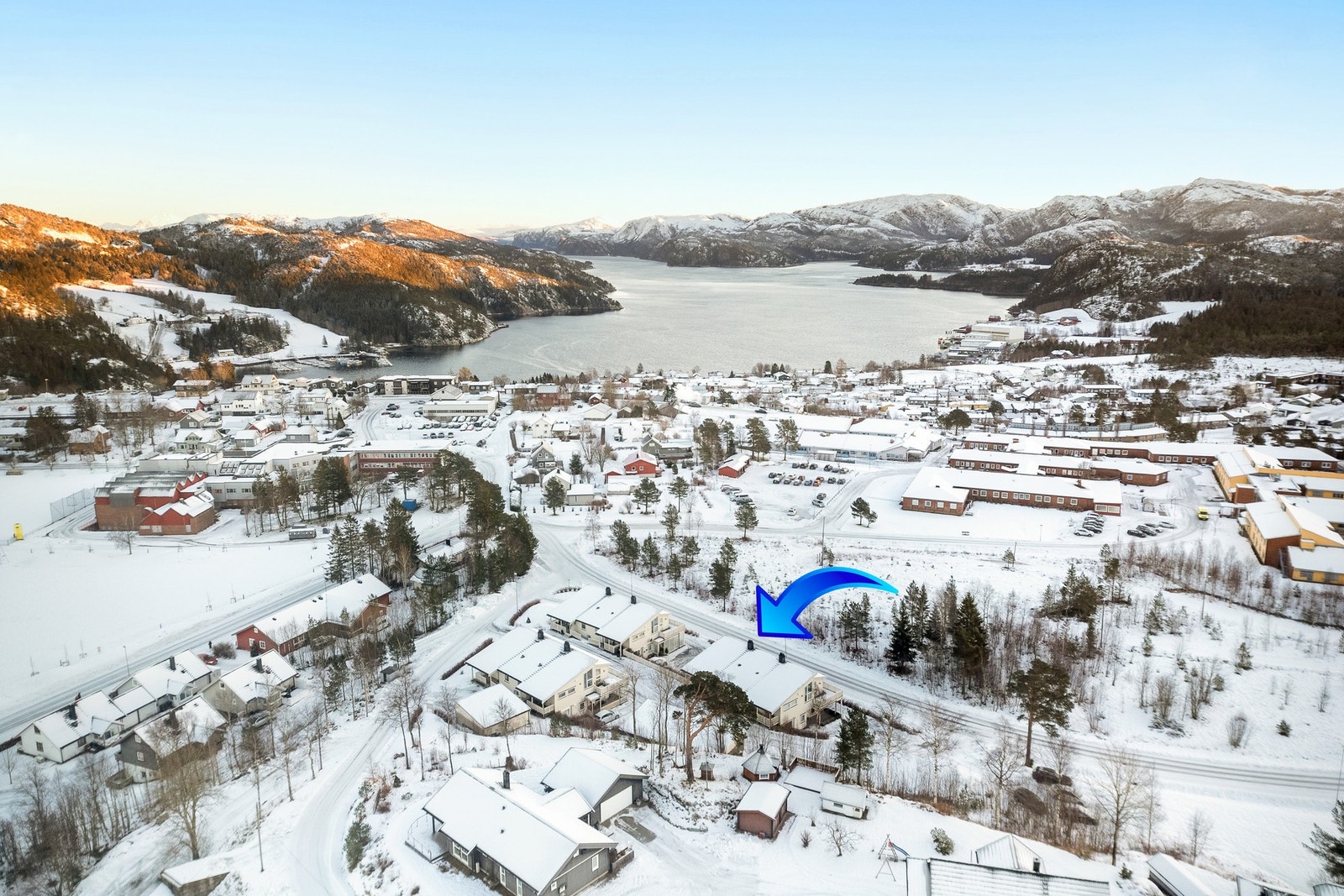 Praktisk 3-romsleilighet beliggende på bakkeplan. Galleribilde