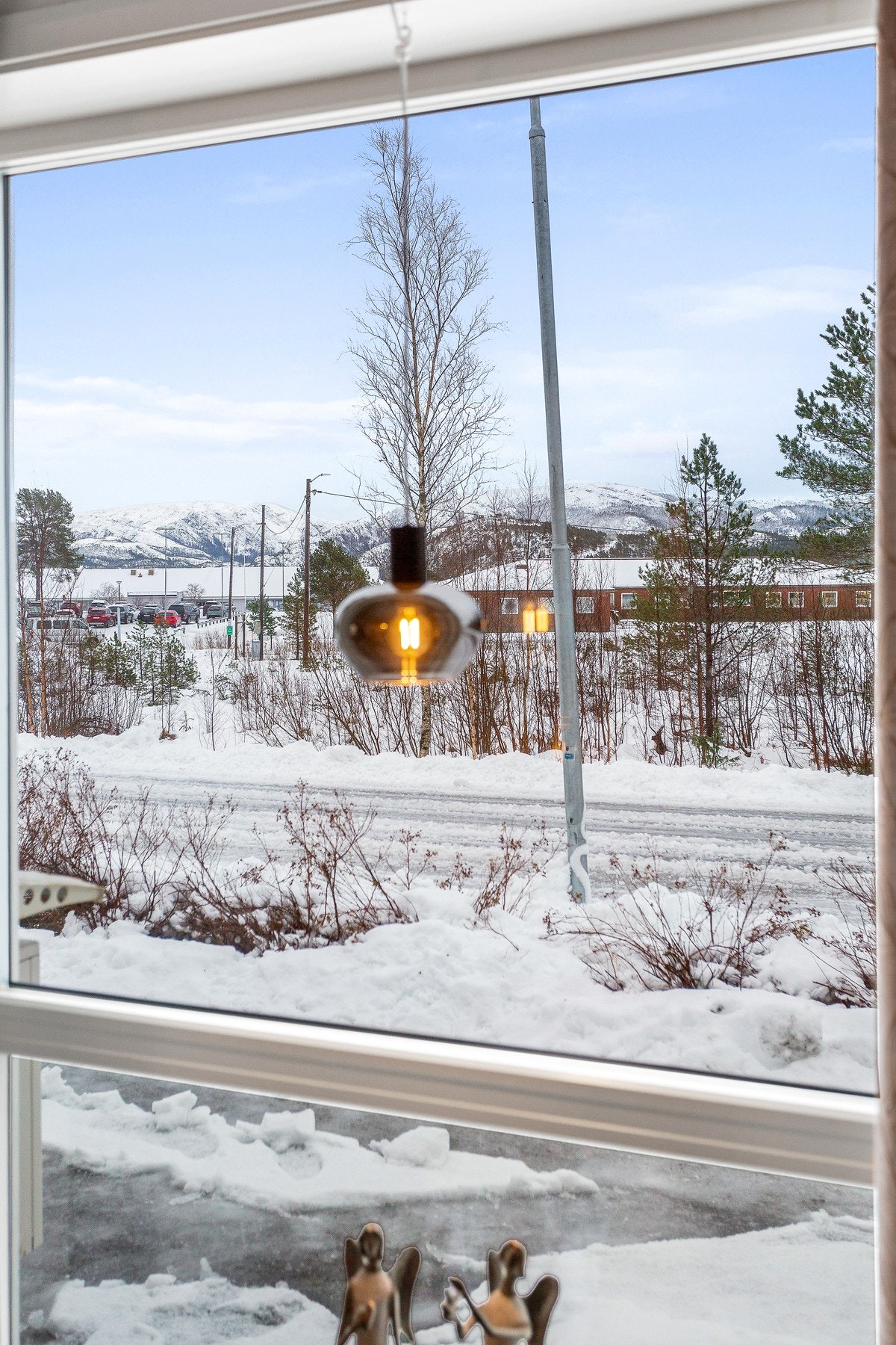 Utsikt mot legesenteret Galleribilde