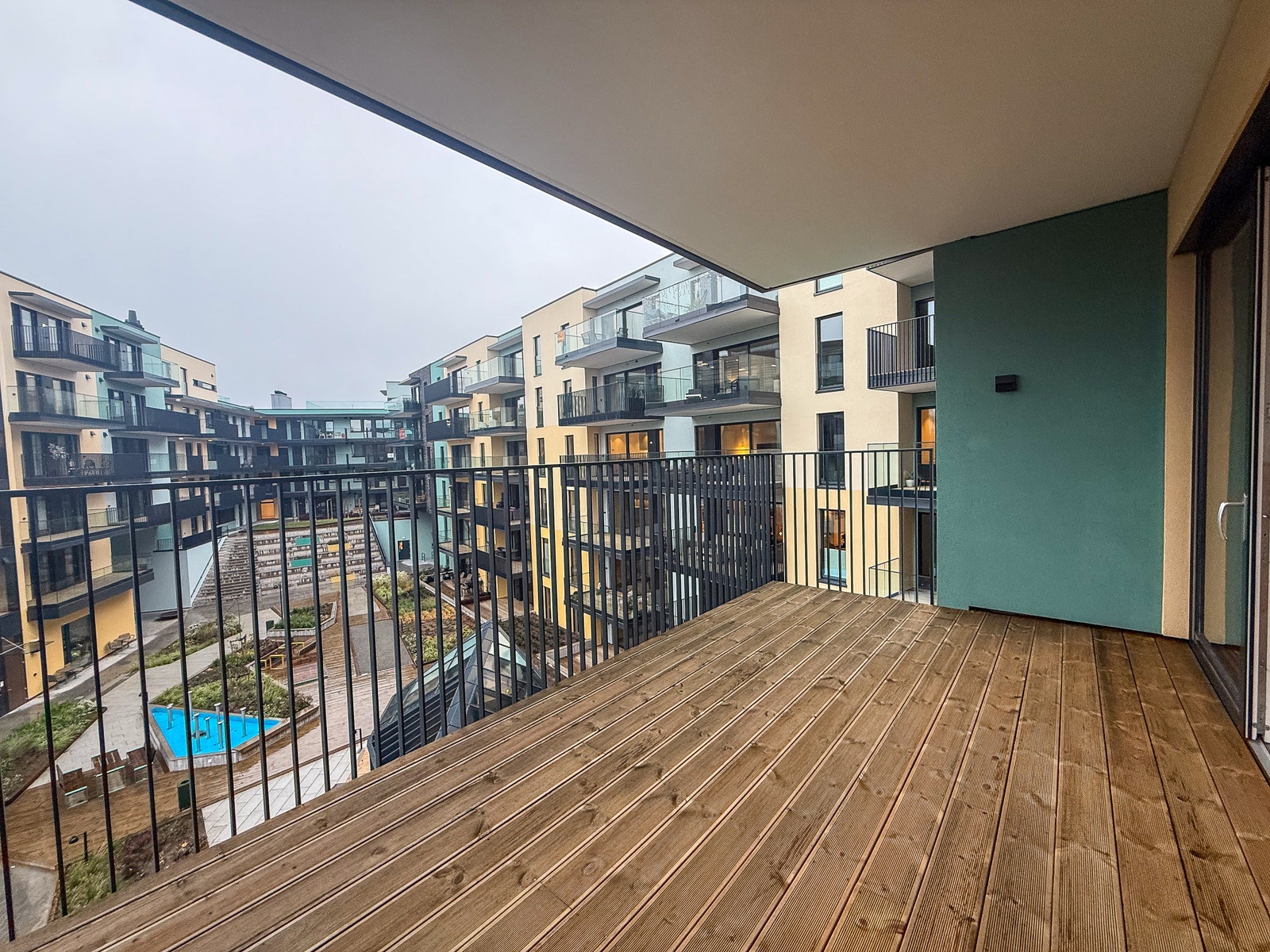 Romslig terrasse Galleribilde