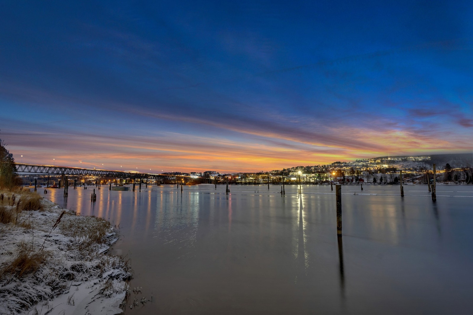 Fetsund byr på vakker natur, flotte skiløyper og fine badeplasser som Hvalstjern, Heiavann og Gansvika. Området har et godt kollektivtilbud, et variert idrettsmiljø og et rikt kulturliv. Galleribilde