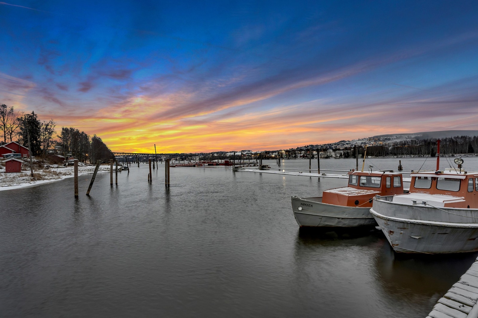 Fetsund byr på vakker natur, flotte skiløyper og fine badeplasser som Hvalstjern, Heiavann og Gansvika. Området har et godt kollektivtilbud, et variert idrettsmiljø og et rikt kulturliv. Galleribilde