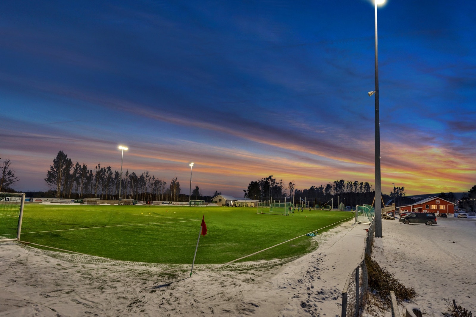 Fetsund byr på vakker natur, flotte skiløyper og fine badeplasser som Hvalstjern, Heiavann og Gansvika. Området har et godt kollektivtilbud, et variert idrettsmiljø og et rikt kulturliv. Galleribilde