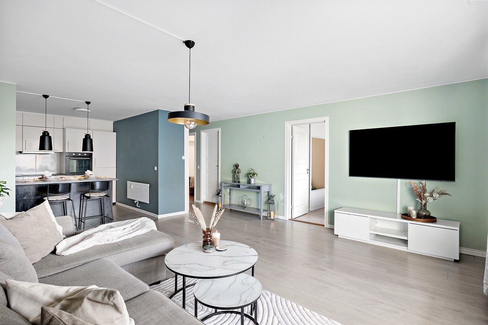 OBOS eiendomsmeglere v/ Mads Wendel Scheie har gleden av presentere Ravnåsveien 77 Galleribilde