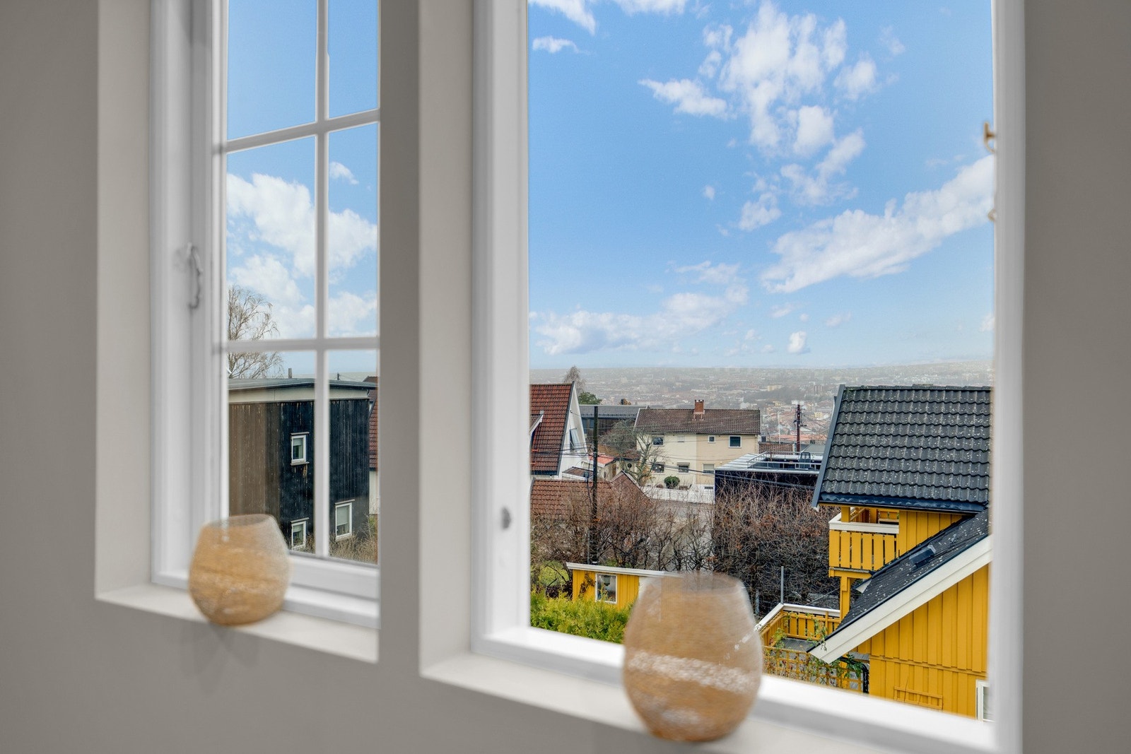 Herlig utsikt mot byen fra vinduene! Galleribilde