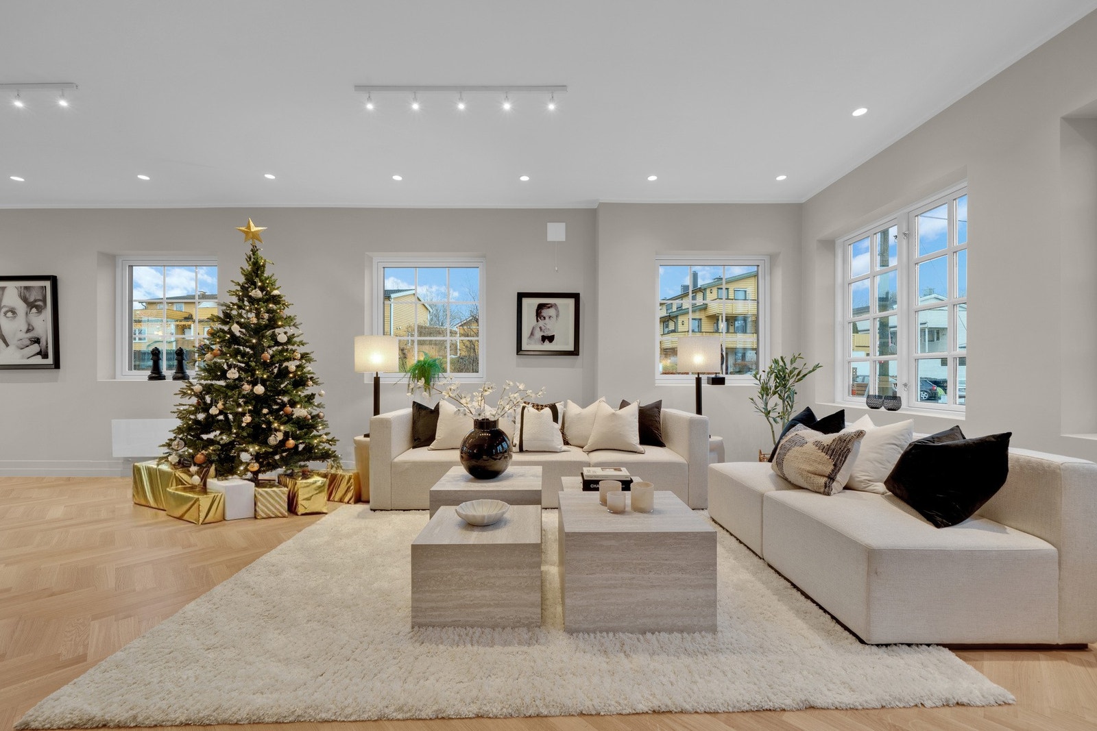 Gjennomgående for hele boligen er en høy standard. Galleribilde