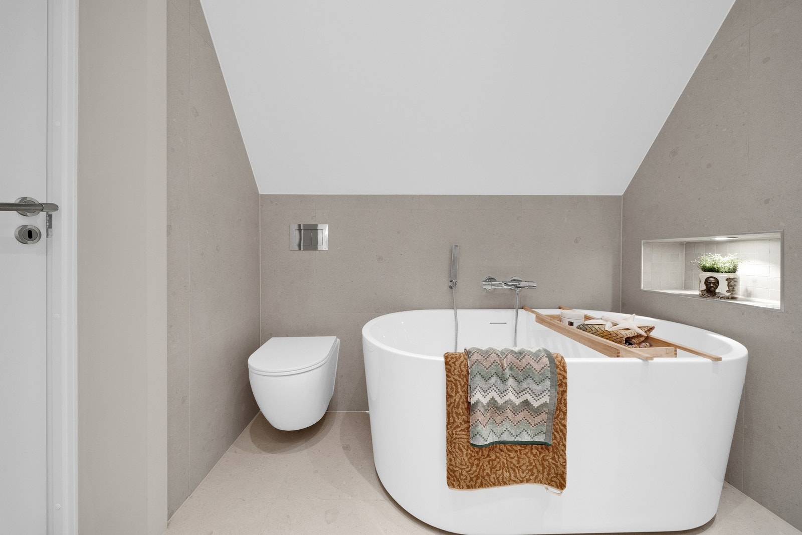 Et elegant badekar som setter prikken over i-en. Galleribilde