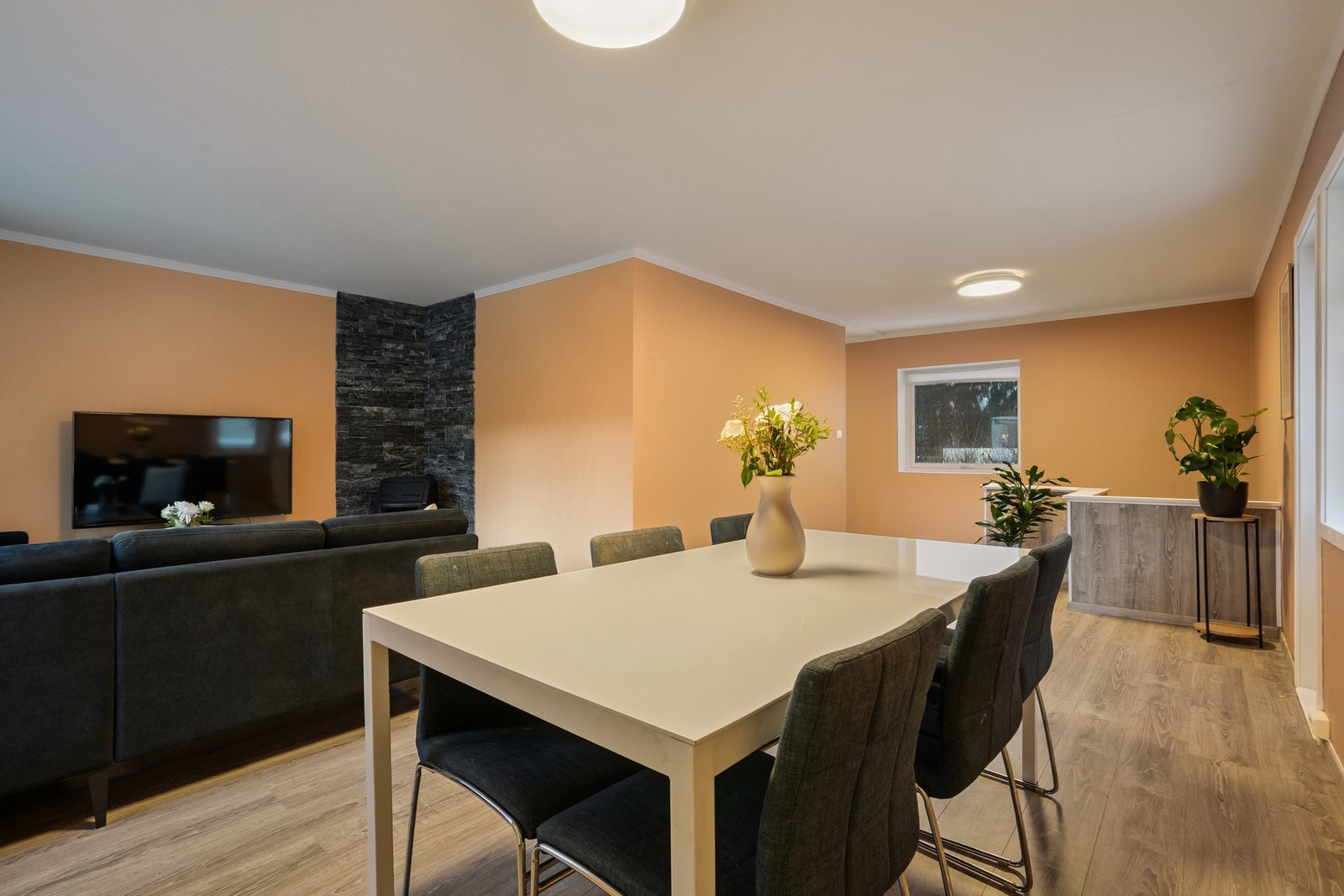 God plass til spisestue Galleribilde