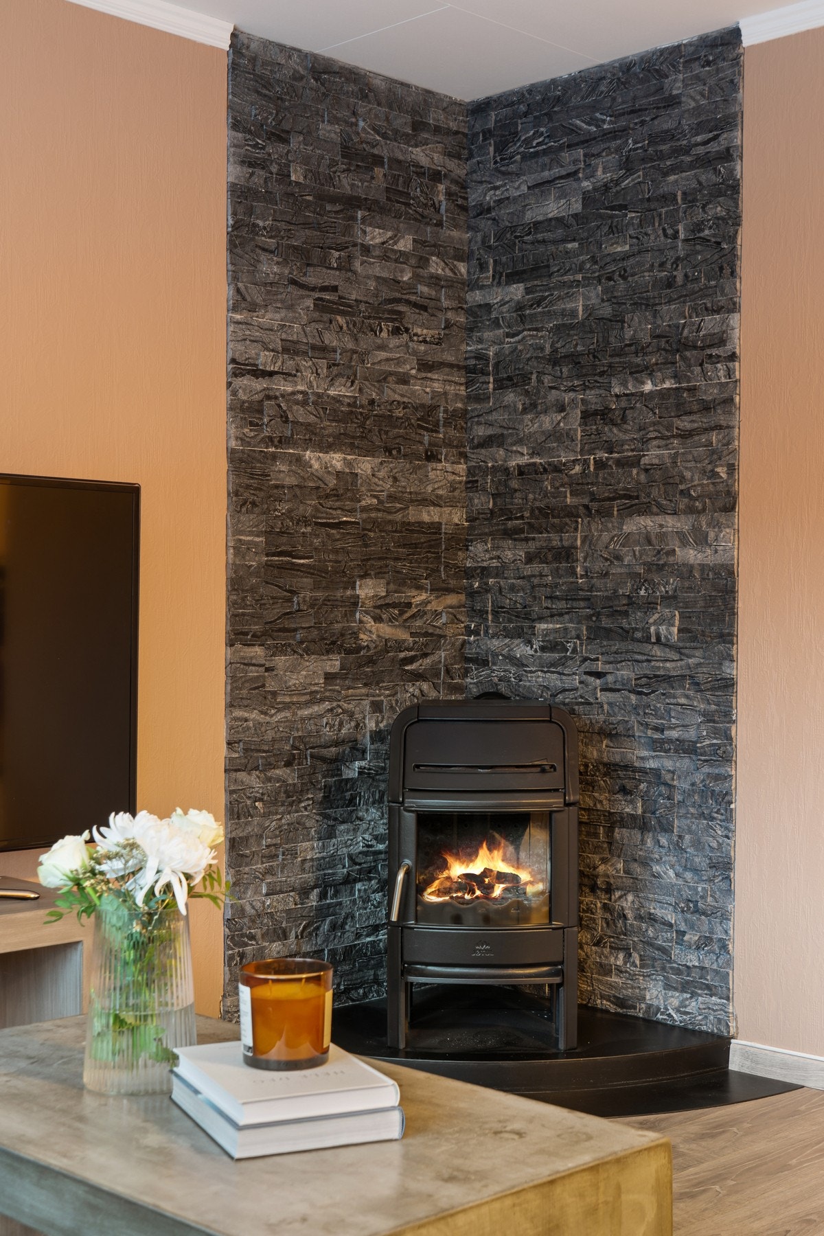 Vedfyring for kalde dager Galleribilde