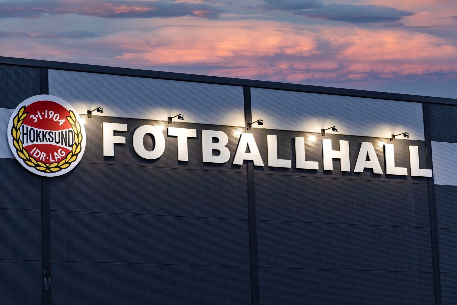 Her finnes også en innendørs fotballhall. Galleribilde