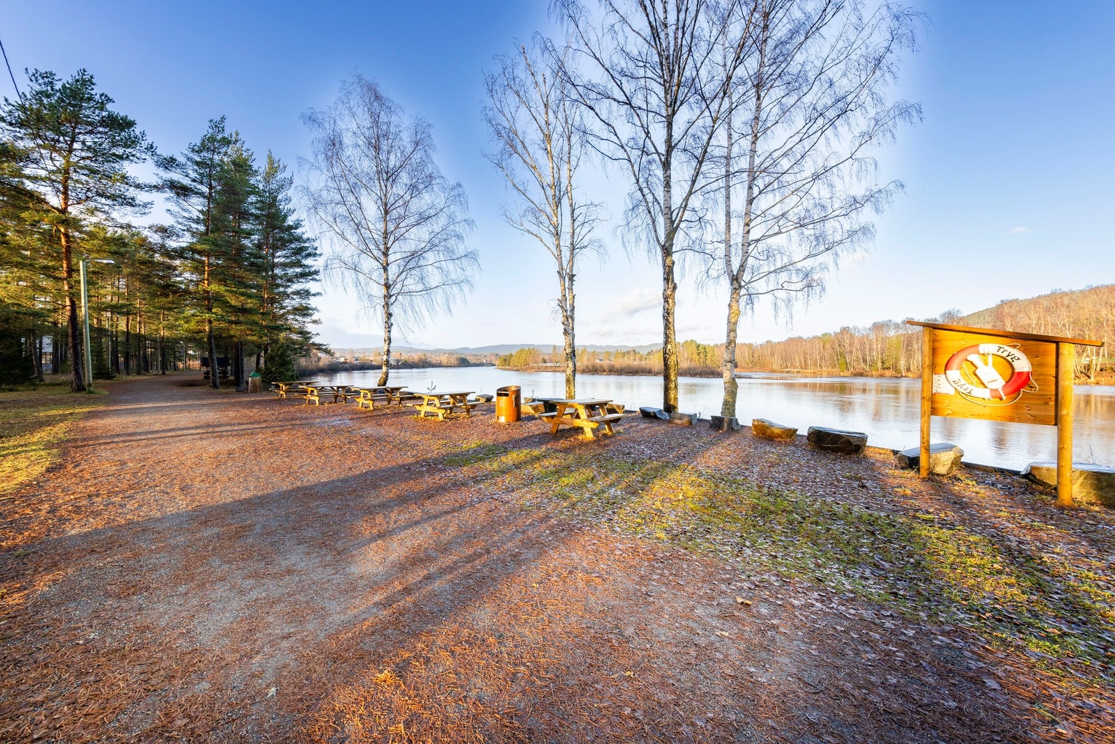 Langs Drammenselva finner du populære turstier, sykkelruter og rolige områder for både trening og avslapning. Galleribilde