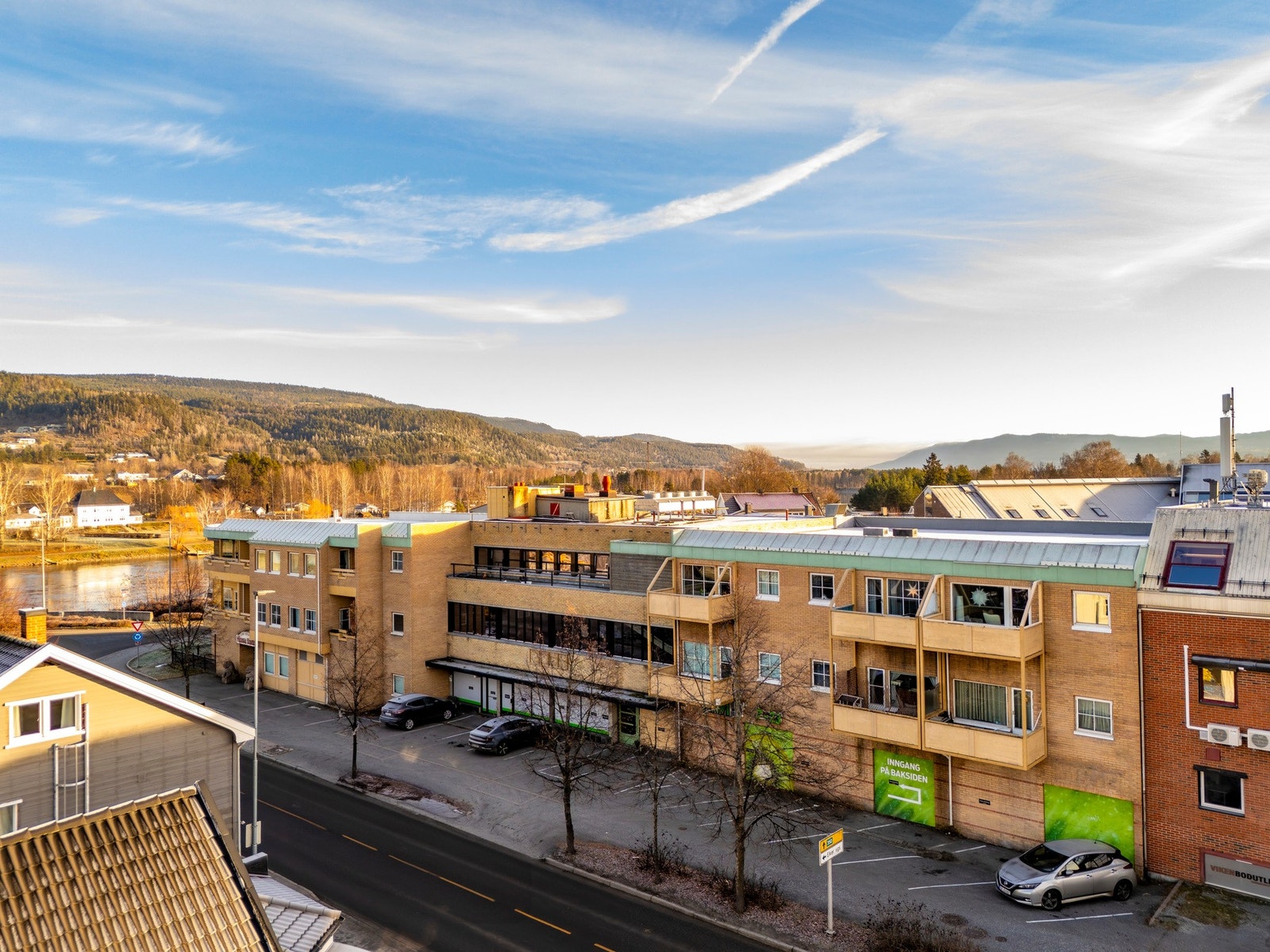 Fra boligen er det gangavstand til sentrumskjernen. Galleribilde