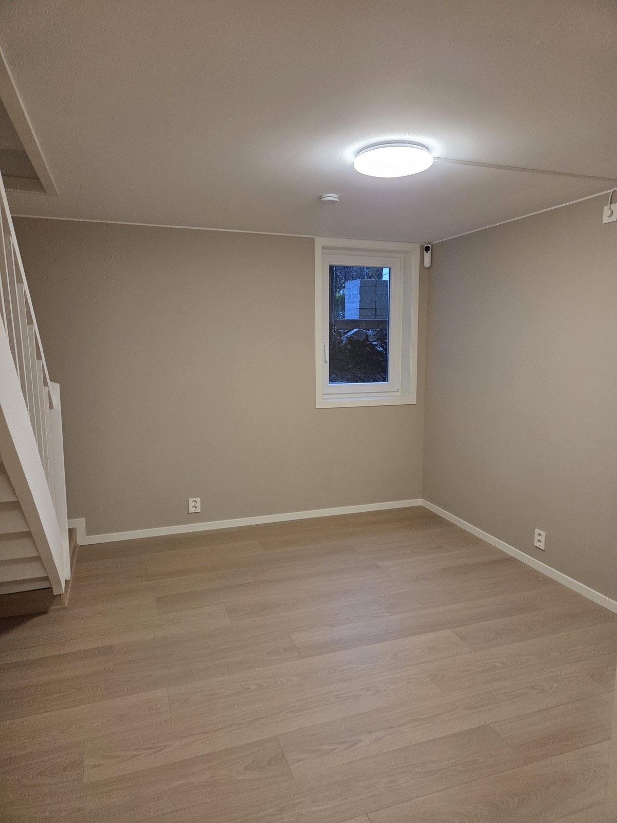 Stuen sett i fra en annen vinkel. Galleribilde