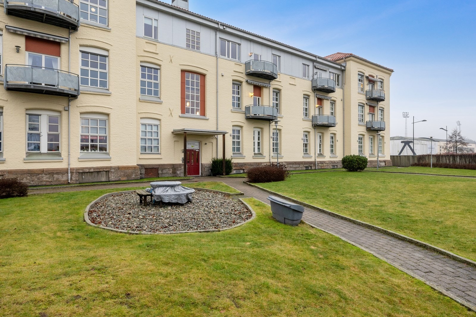 Leiligheten har adkomst via hyggelige fellesarealer ved heis eller trapp. Galleribilde