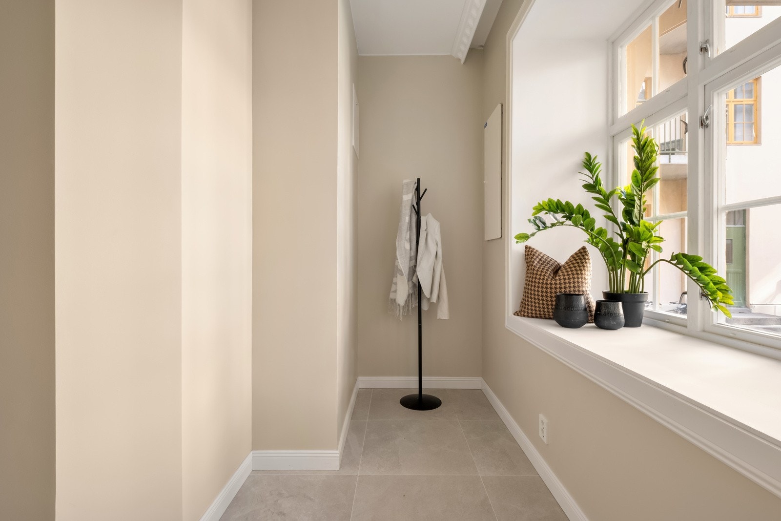 Gangen har flislagt gulv med herlig varme. Galleribilde