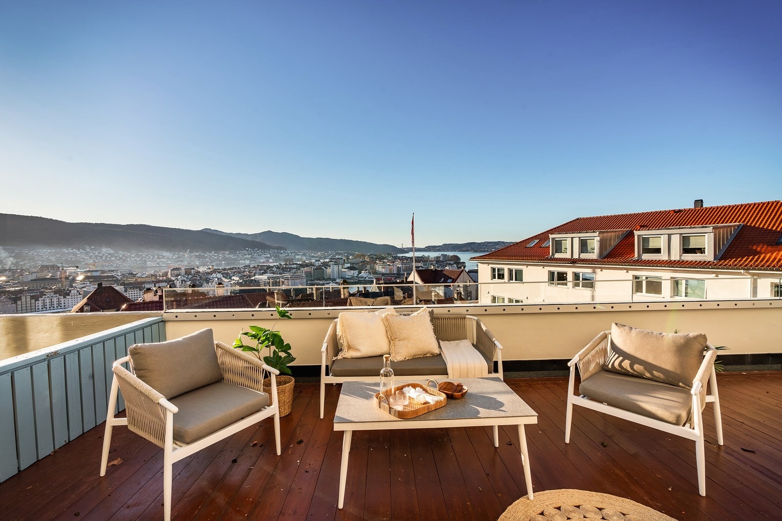 Glassrekkverket er av nyere dato Galleribilde