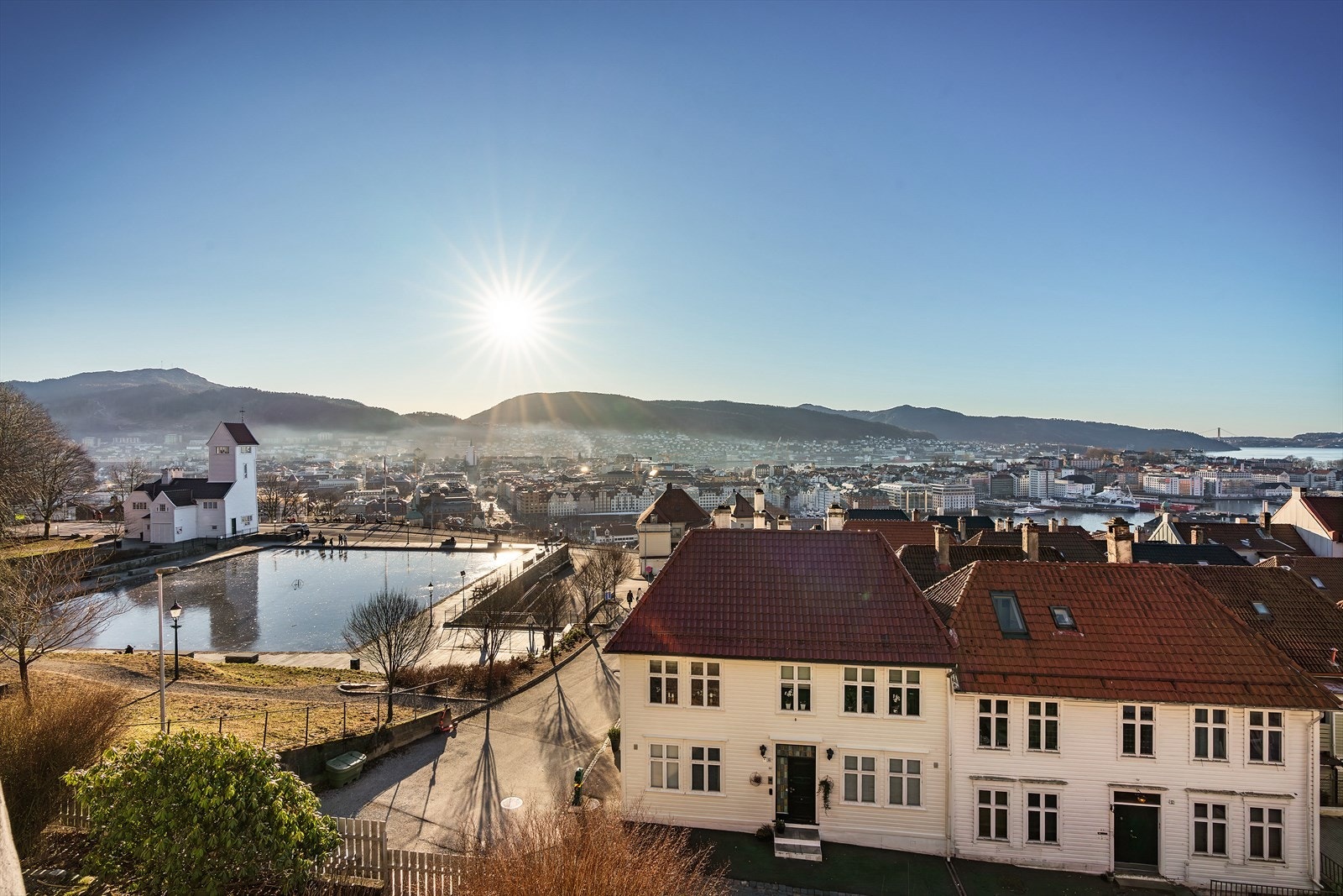 Gode treningsmuligheter på Skansen og for de aller sprekeste er Stoltzekleiven kun en kort joggetur unna Galleribilde