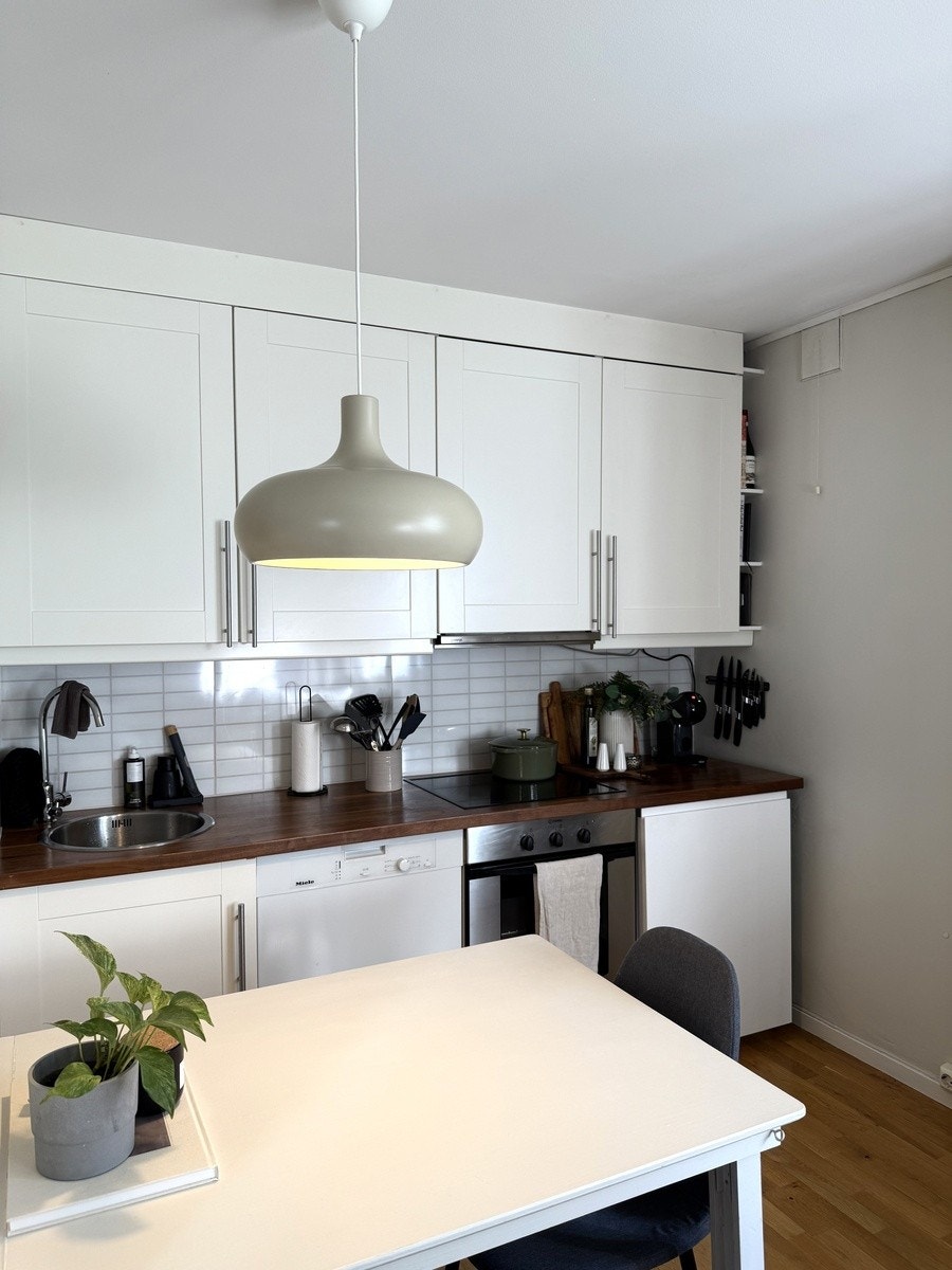 Spisebord med stoler Galleribilde