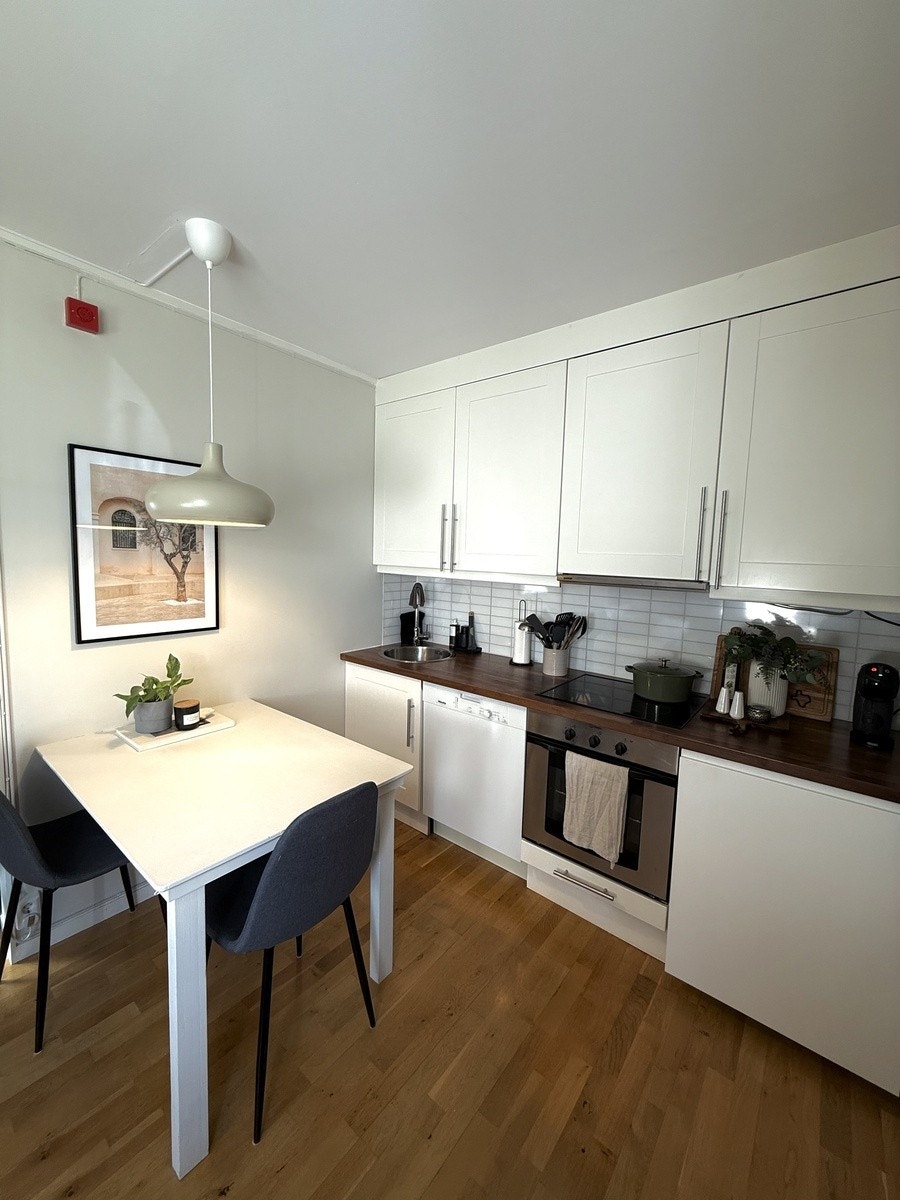 Fullt utstyrt kjøkken Galleribilde