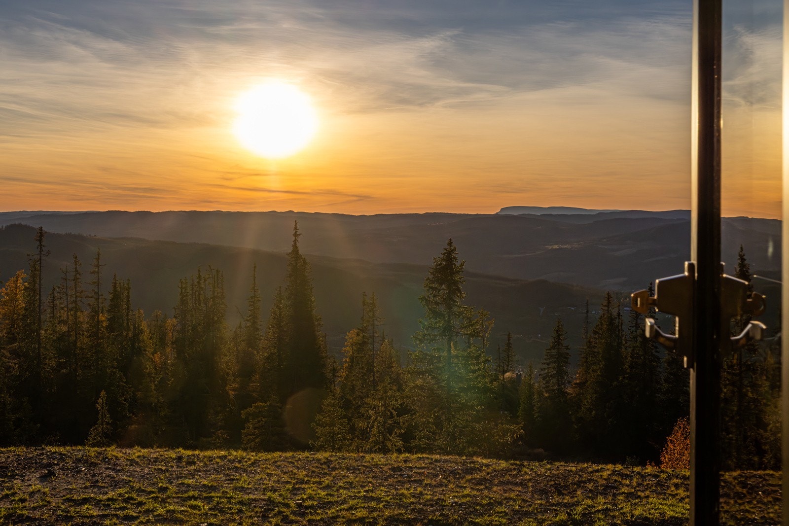 Fra kjøkkenet har du direkte adkomst til terrassen Galleribilde