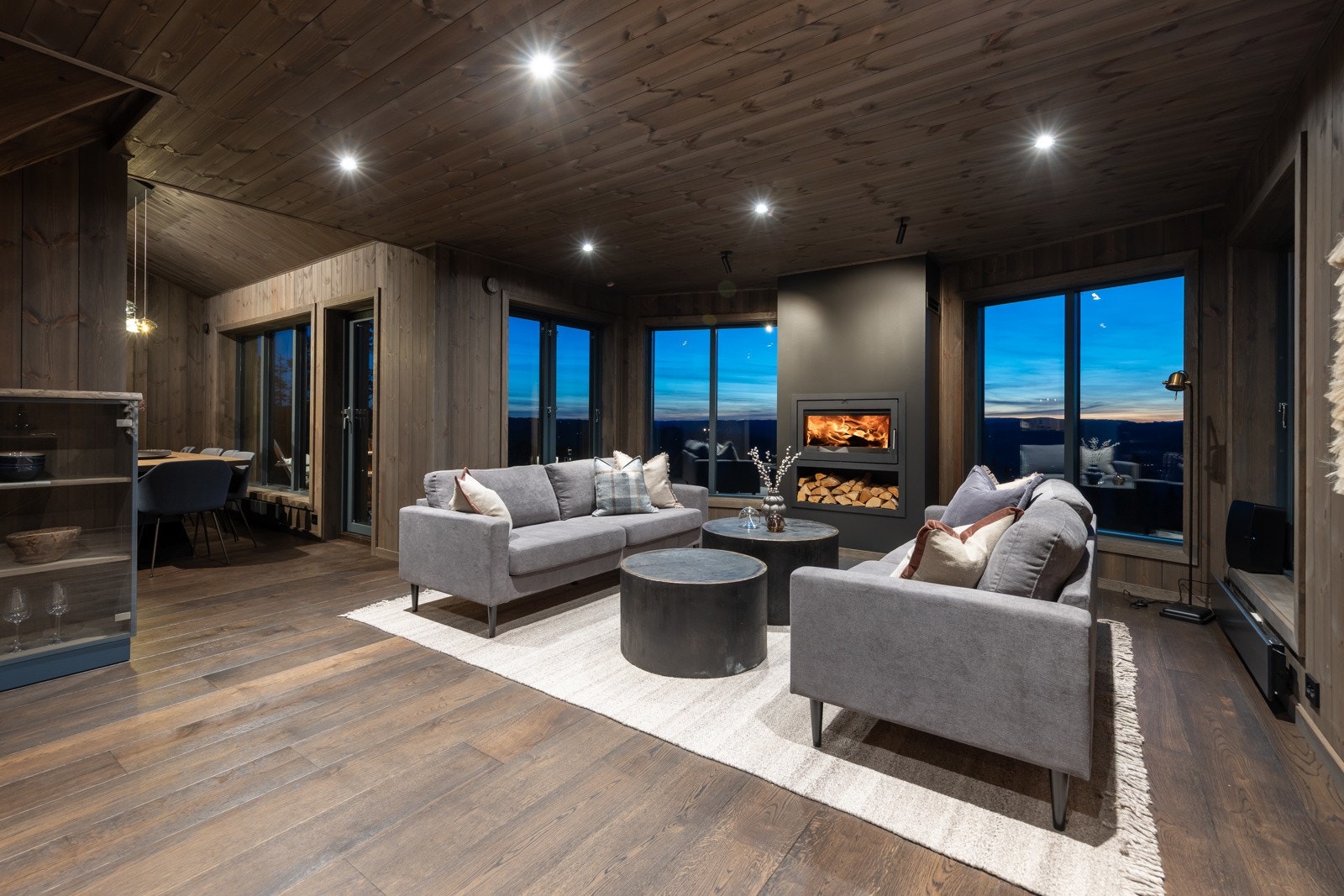 Her får du privat luksus, høy standard og eventyrlig utsikt Galleribilde