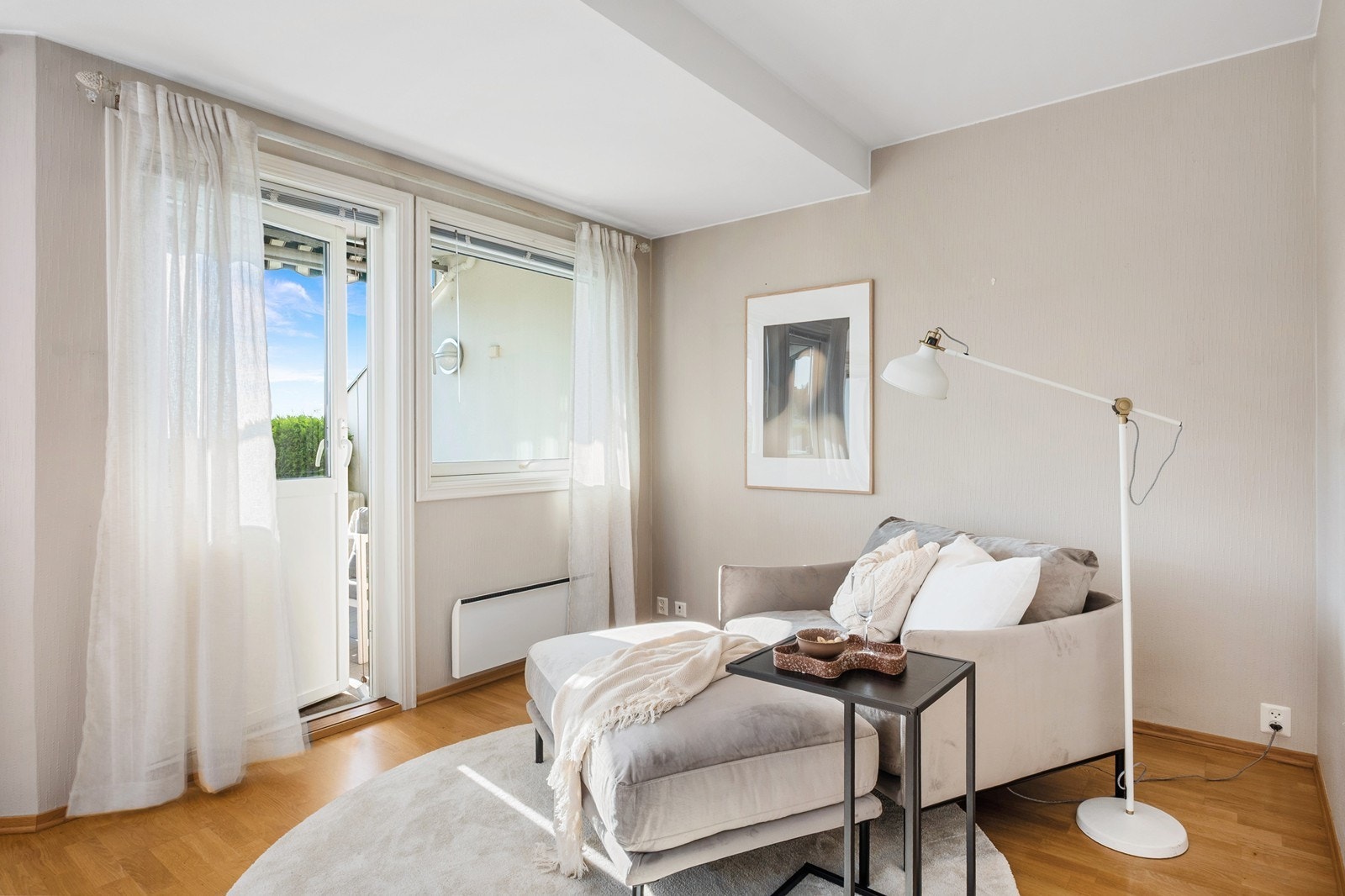 Et fleksibelt romhjørne som enkelt kan tilpasses dine behov- enten som lesekrok, kontorplass eller ekstra sittegruppe. Galleribilde