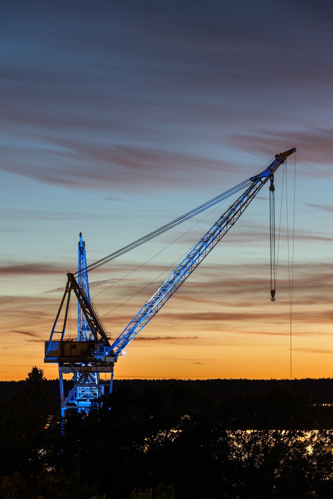 Utsikt mot kranene som skifter farge på Værste Galleribilde