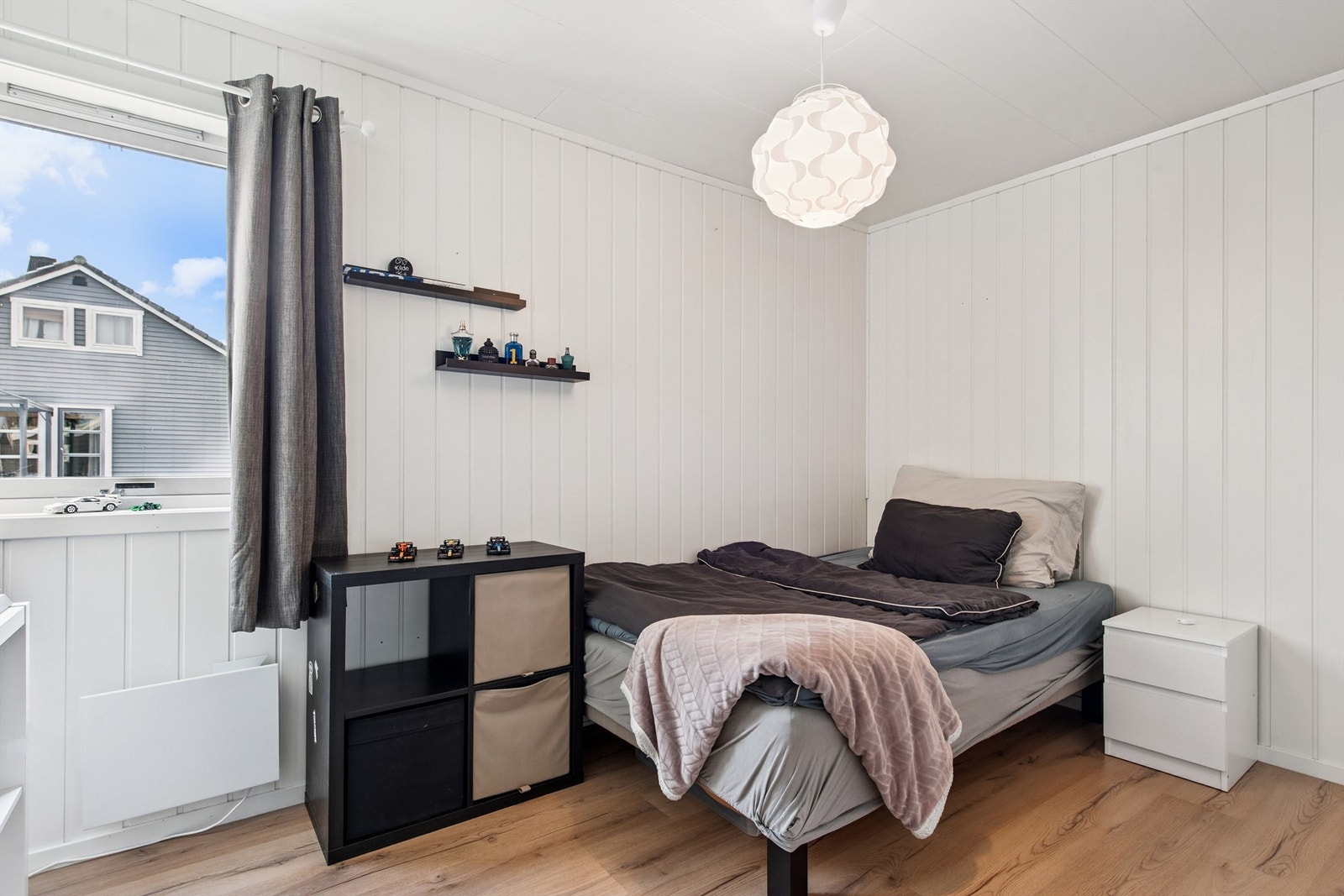 I første etasje ligger et soverom av god størrelse som er lett å møblere. Galleribilde