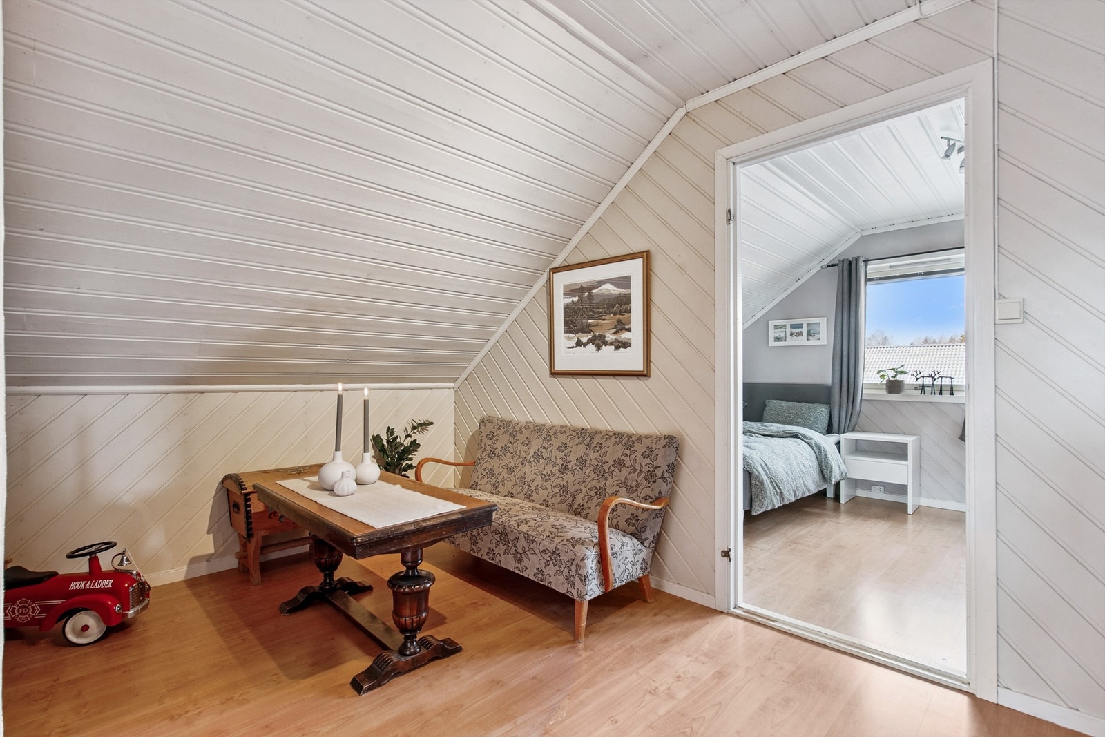 Innredet rom som ikke er godkjent for varig opphold - innredet som et hyggelig oppholdsområde. Galleribilde