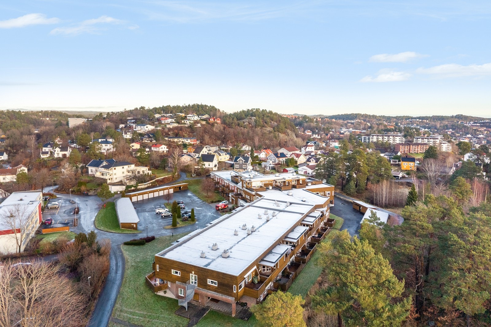 Vollenetoppen seniorsenter Borettslag er et veldrevet og hyggelig borettslag for dem over 50 år. Her kan man velge å være sosial i fellesrommene, eller trekke seg tilbake i egen leilighet! Galleribilde