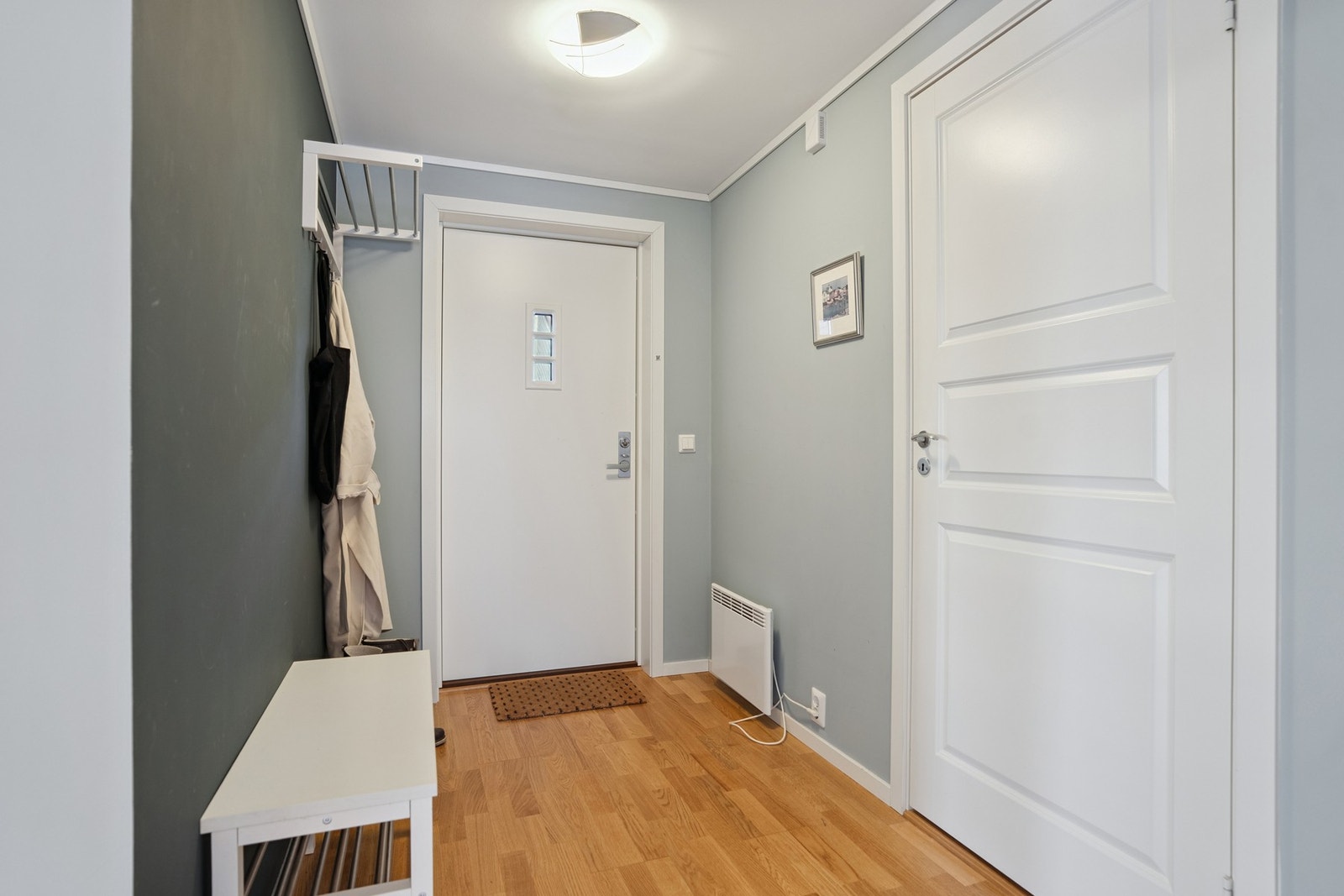 Til høyre har man innvendig bod / teknisk rom. Leiligheten har også et utvendig sportsbod Galleribilde