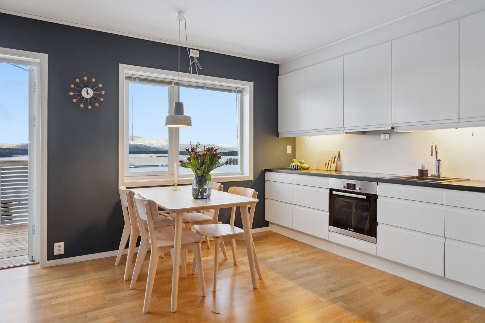 God plass til spisebord Galleribilde