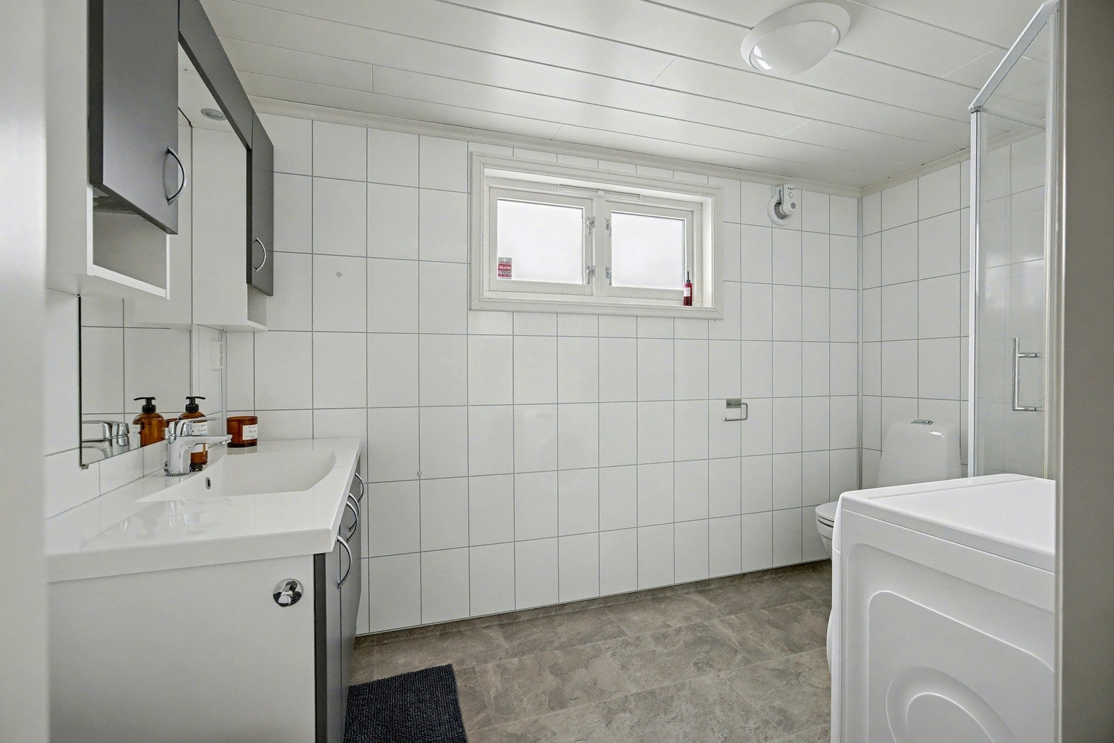 Bad - 5,5 kvm. I 2017 ble badet pusset opp. Galleribilde