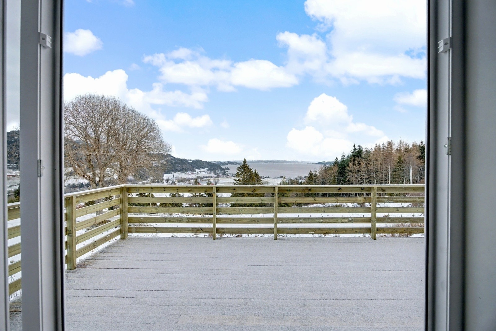 Fra stuen er det utgang til terrasse Galleribilde
