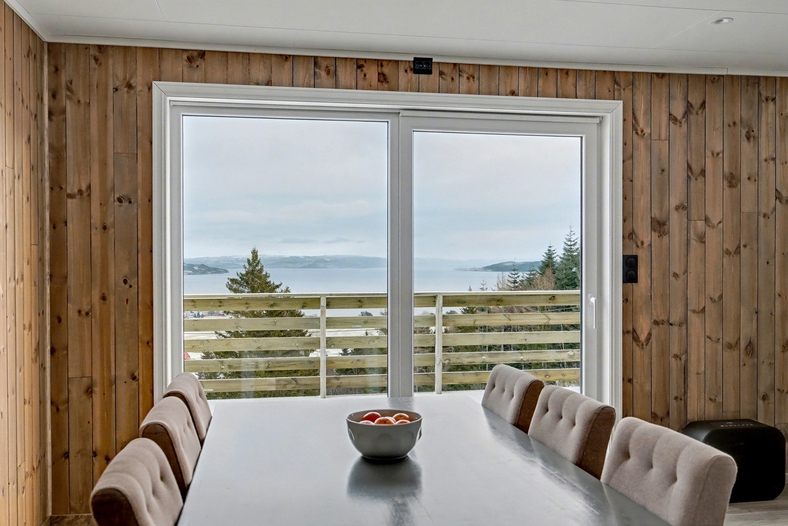 Vakker utsikt fra spisebordet Galleribilde