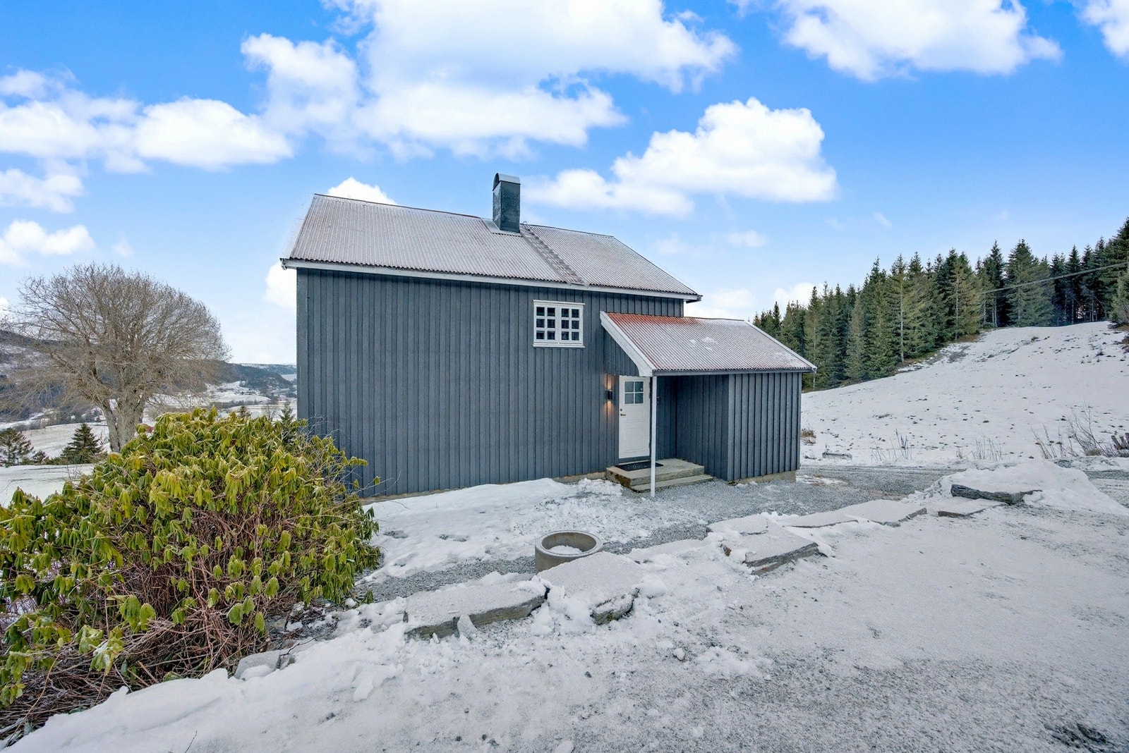 Takoverbygd inngangsparti Galleribilde