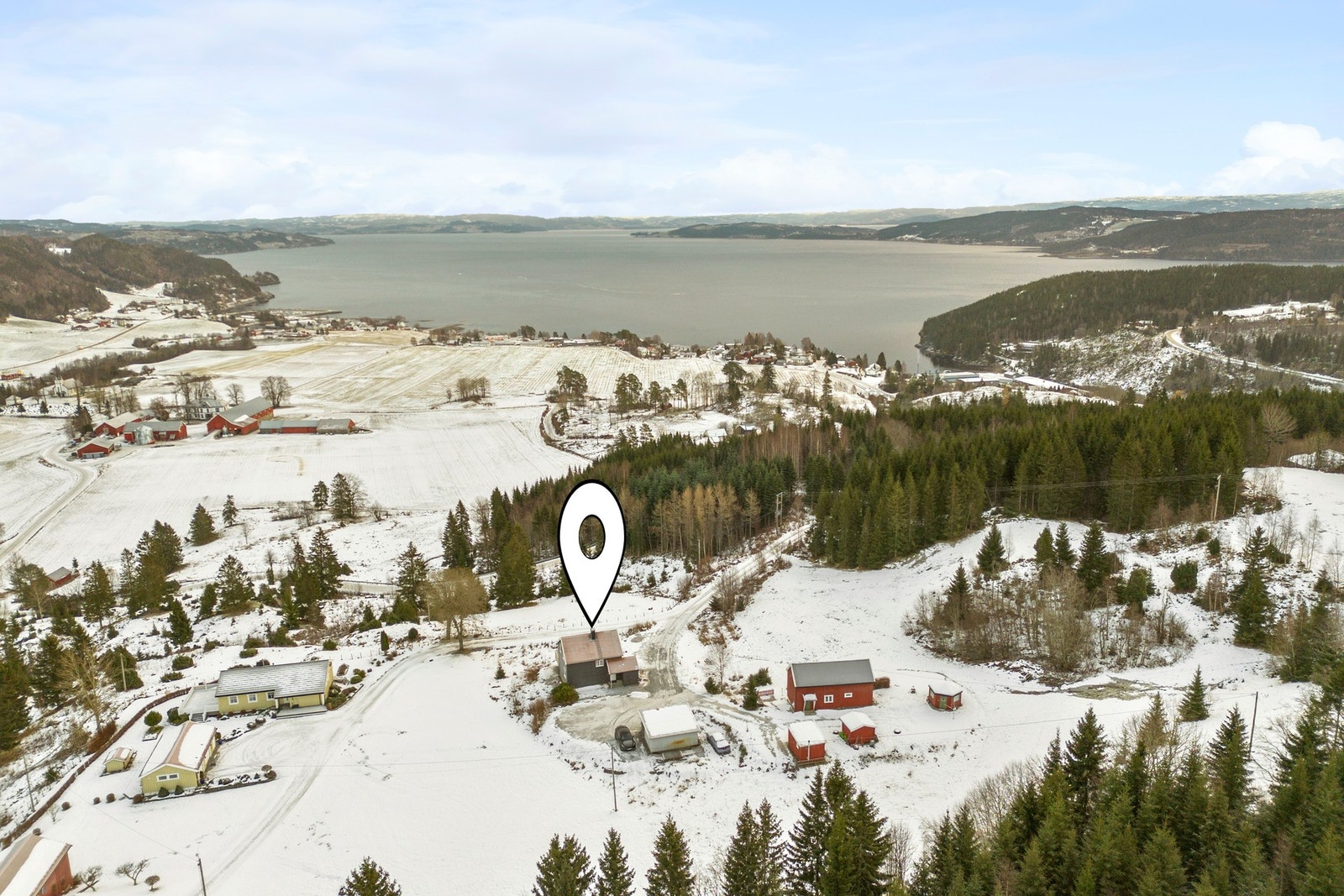 Velkommen til Øverbygdvegen 77, presentert av EiendomsMegler 1 v/ John Sivert Brandt! Galleribilde