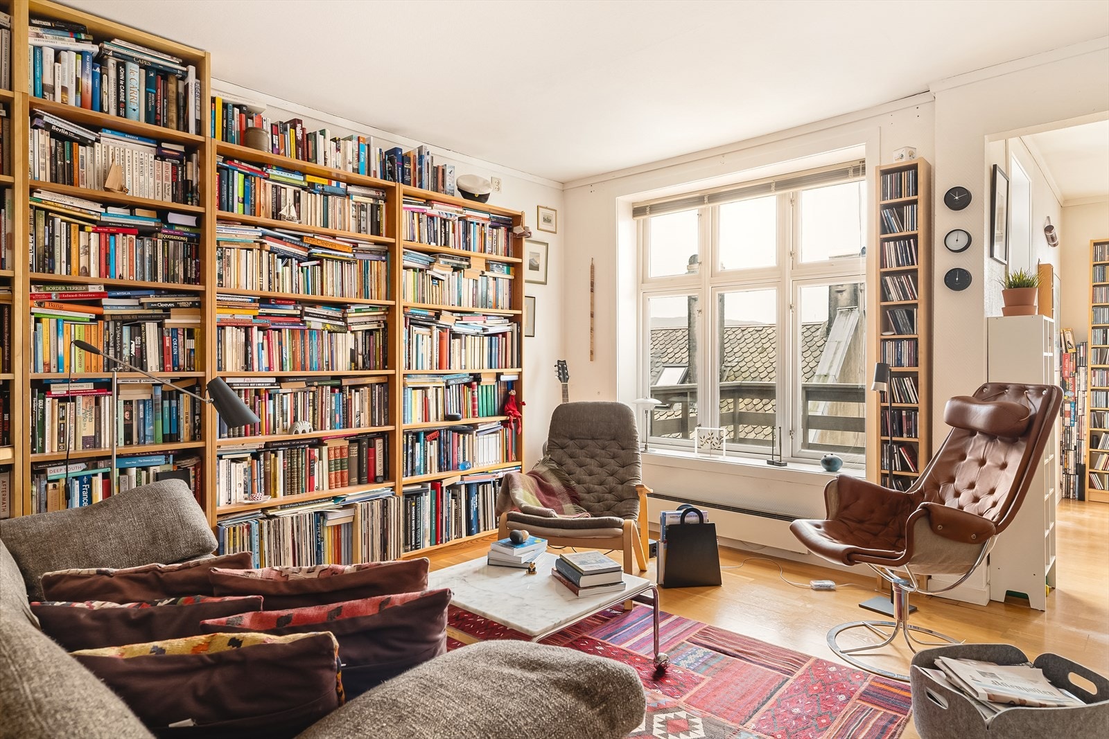 Koselig stue med god plass for grupperinger Galleribilde