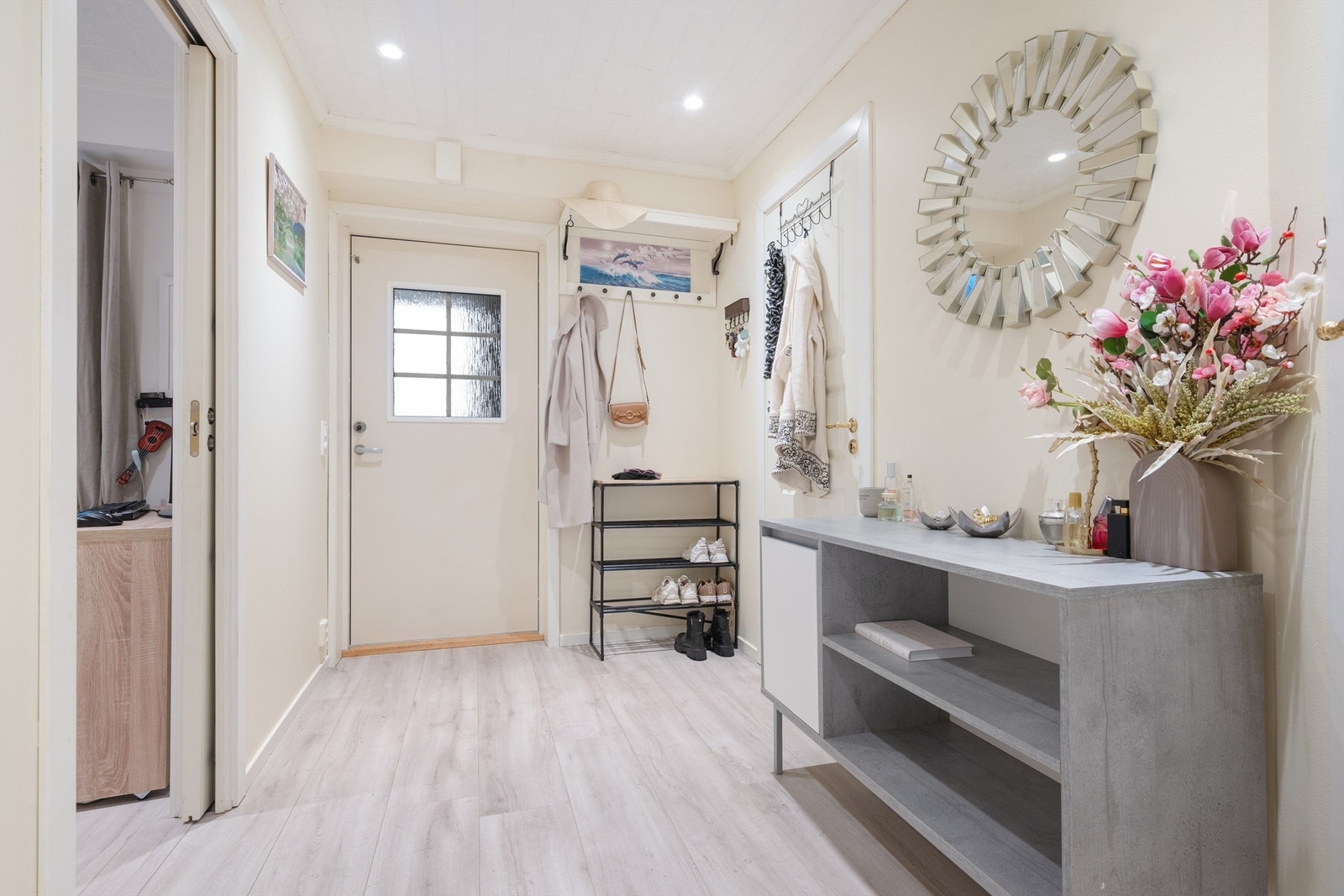 Lys og hyggelig entré Galleribilde