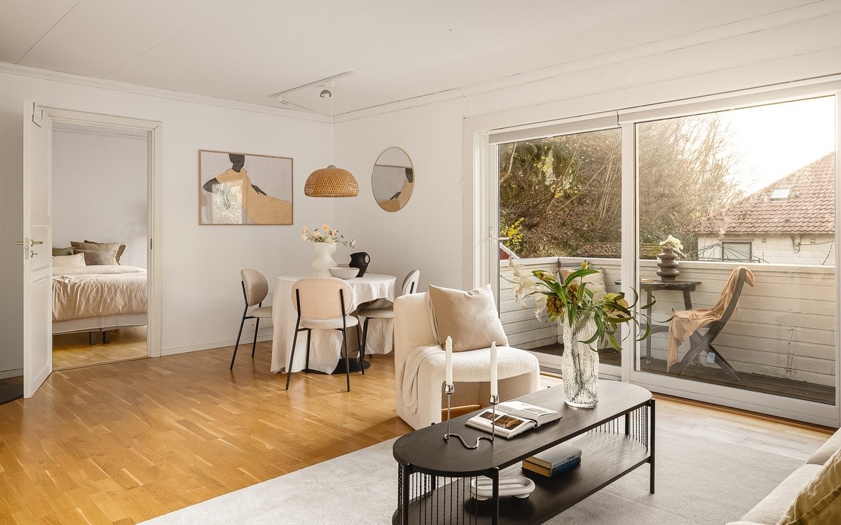 God plass til spisedel i stuen Galleribilde