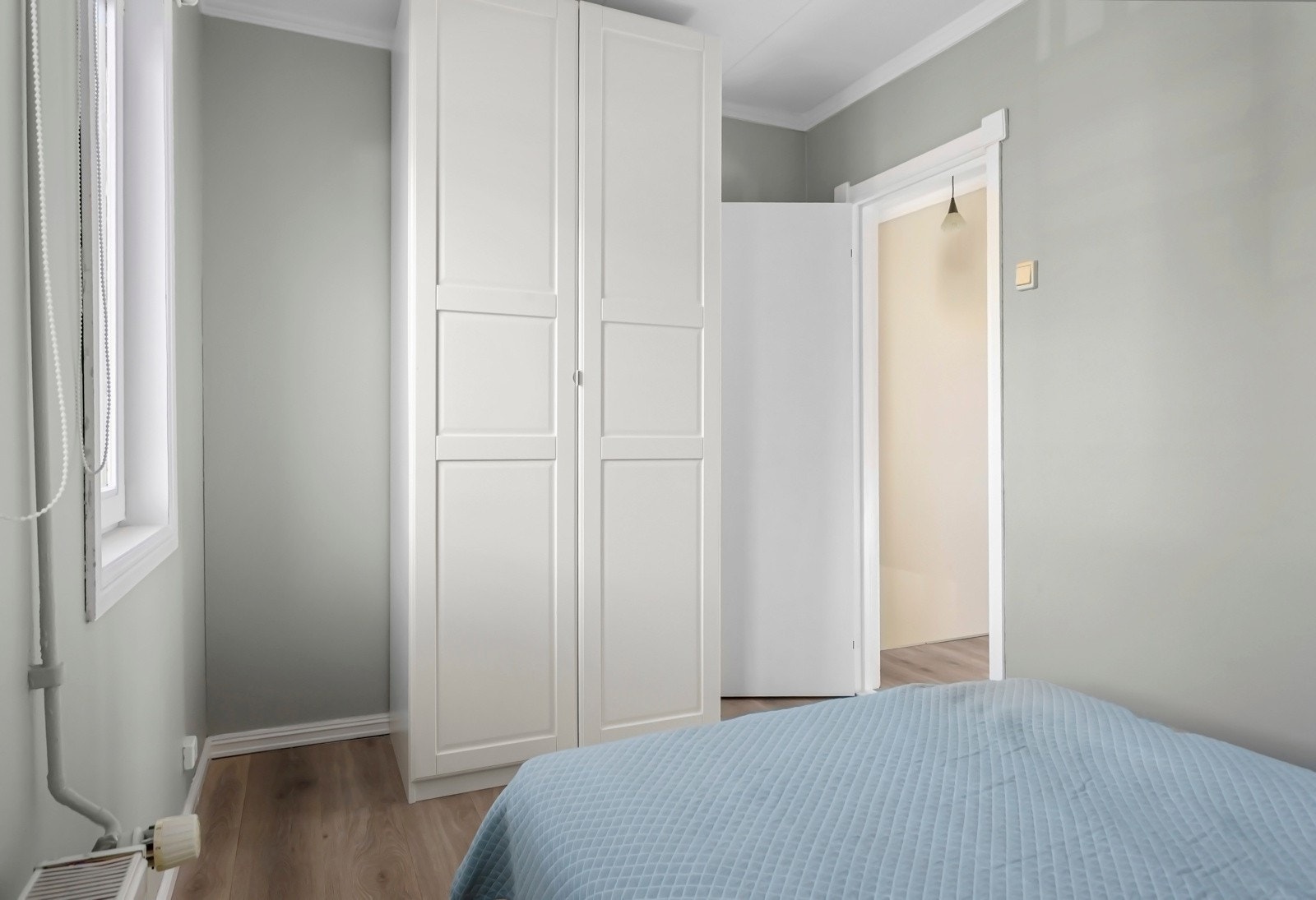 Fire gode soverom gjør det enkelt å tilpasse boligen til ulike livsfaser og et ulikt antall beboere. Galleribilde