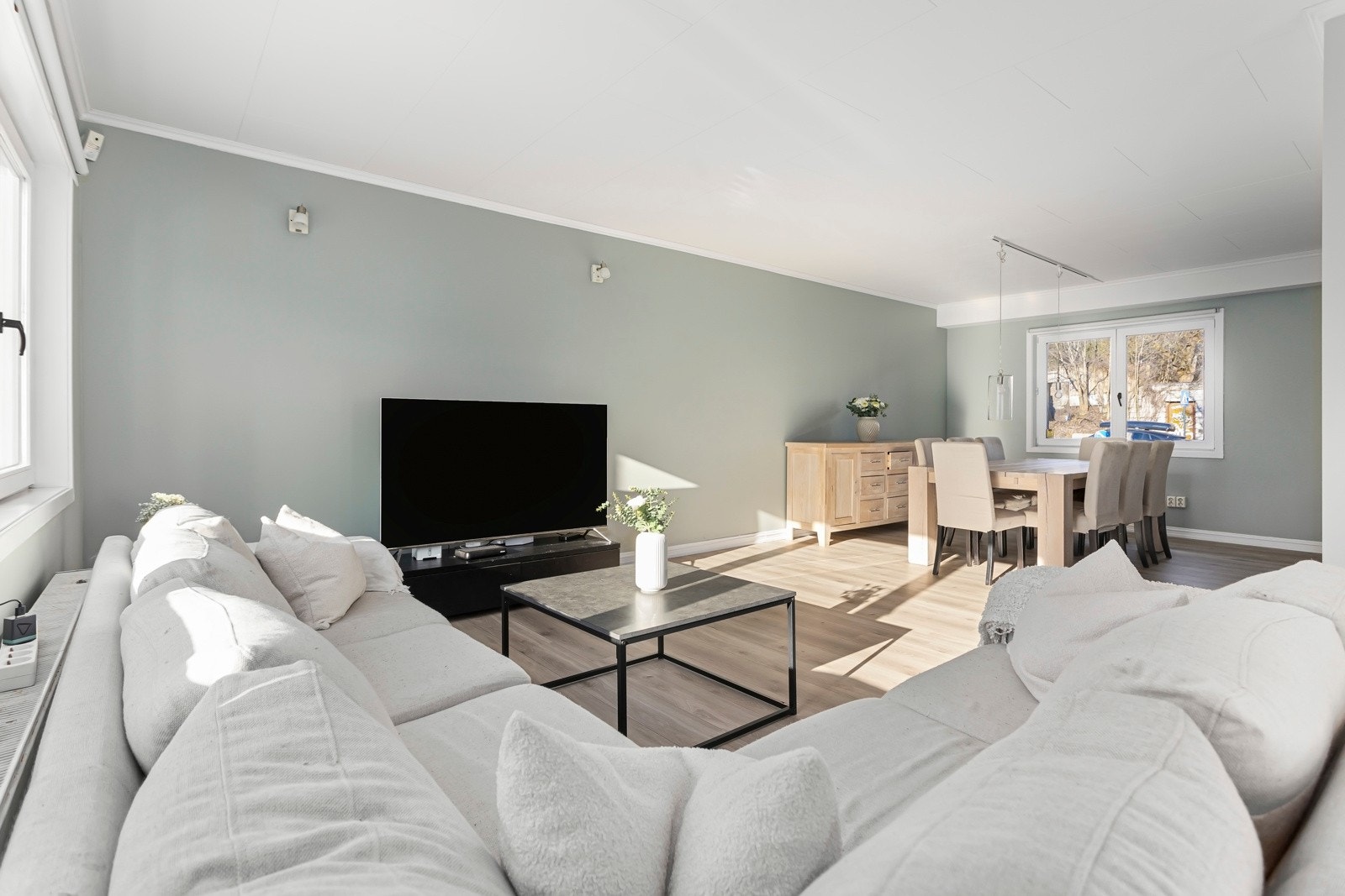 Stuen kan innredes med ulike soner for både egentid og sosialt samvær. Galleribilde