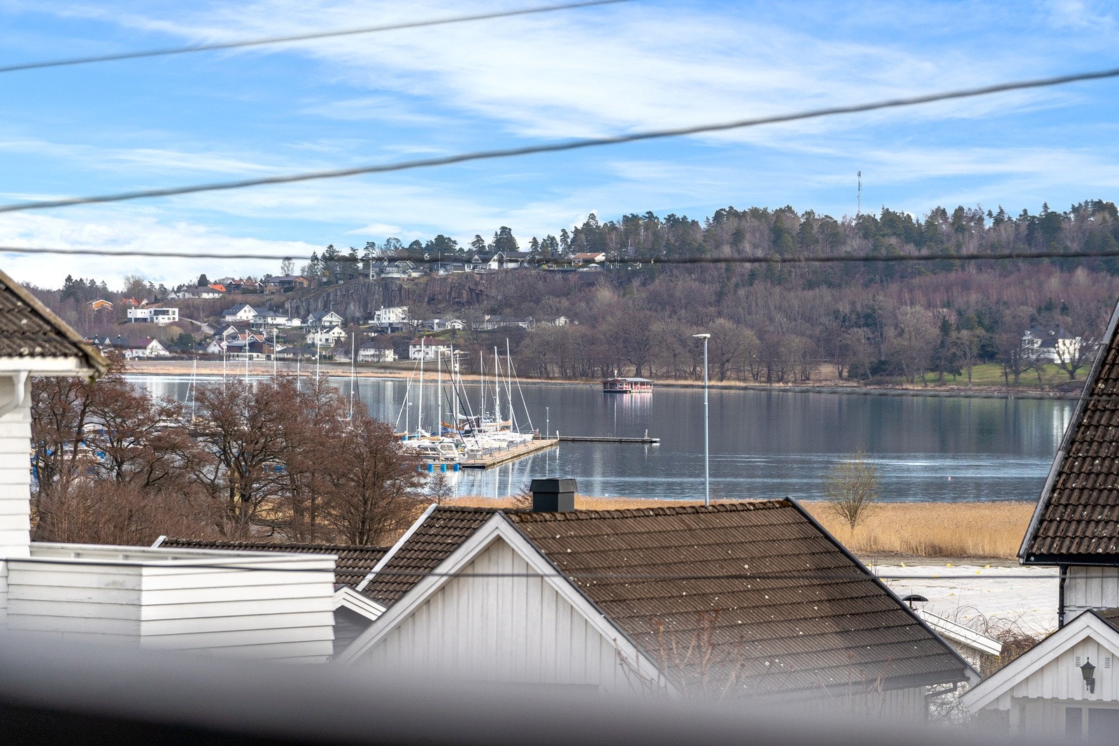 Flott utsikt mot sundet Galleribilde