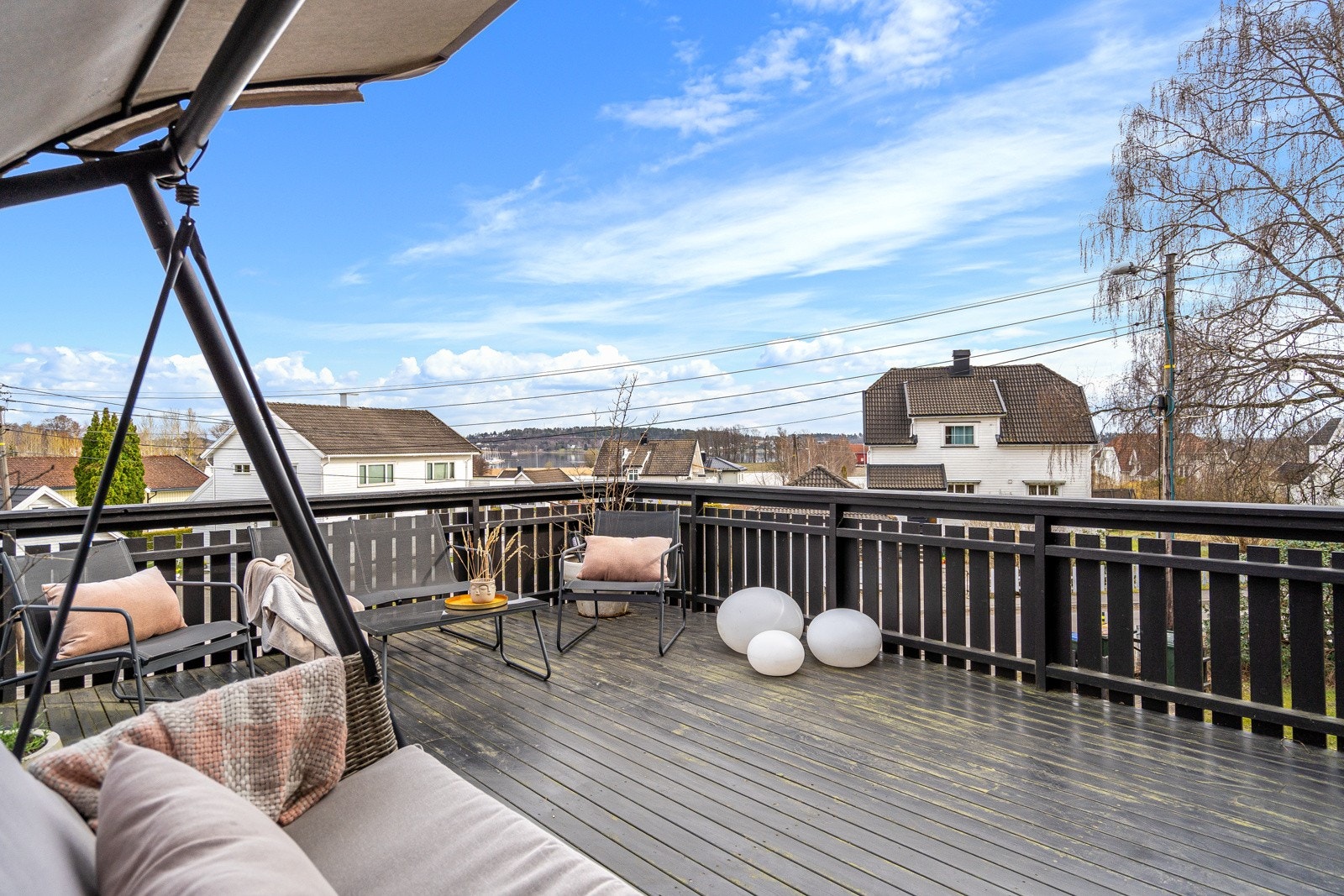 Sokrik og romslig terrasse Galleribilde