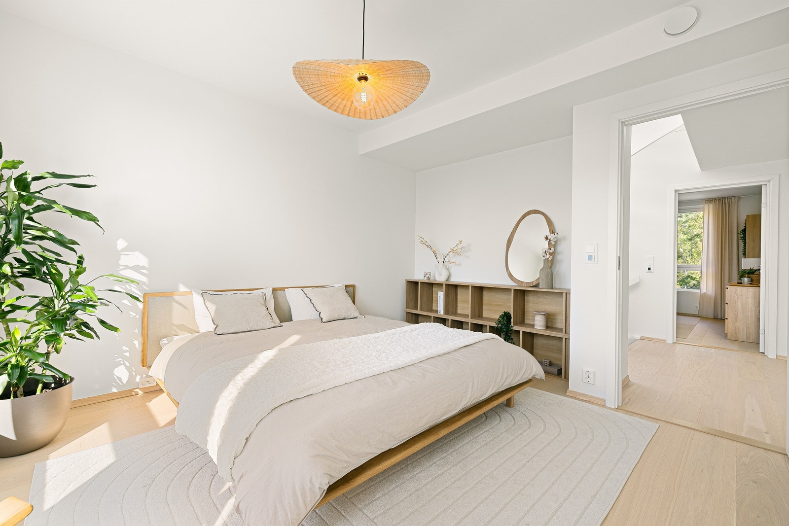 Soverommene er utpreget store - dette som utgjør hovedsoverommet på nesten 14 kvm. Galleribilde