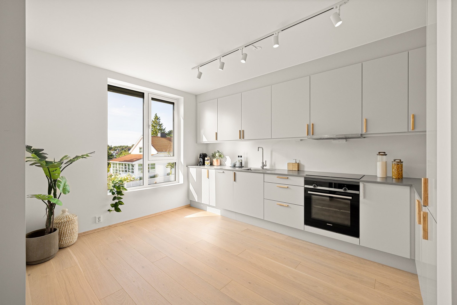 Hvitevarene på kjøkkenet er alle integrert og medfølger. Galleribilde