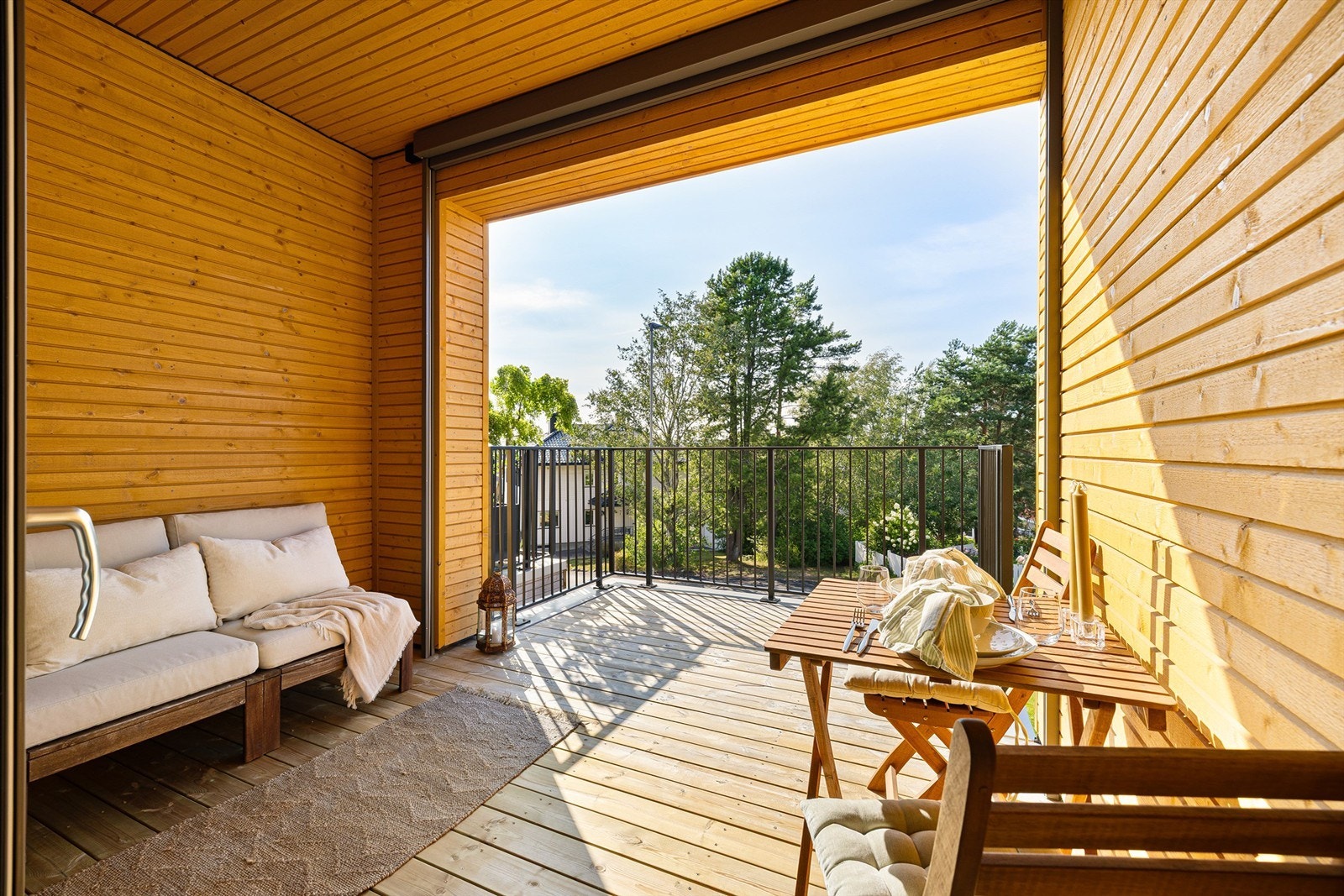 Med screen kan balkongens indre del avskjermes fra både sol og vind. Galleribilde