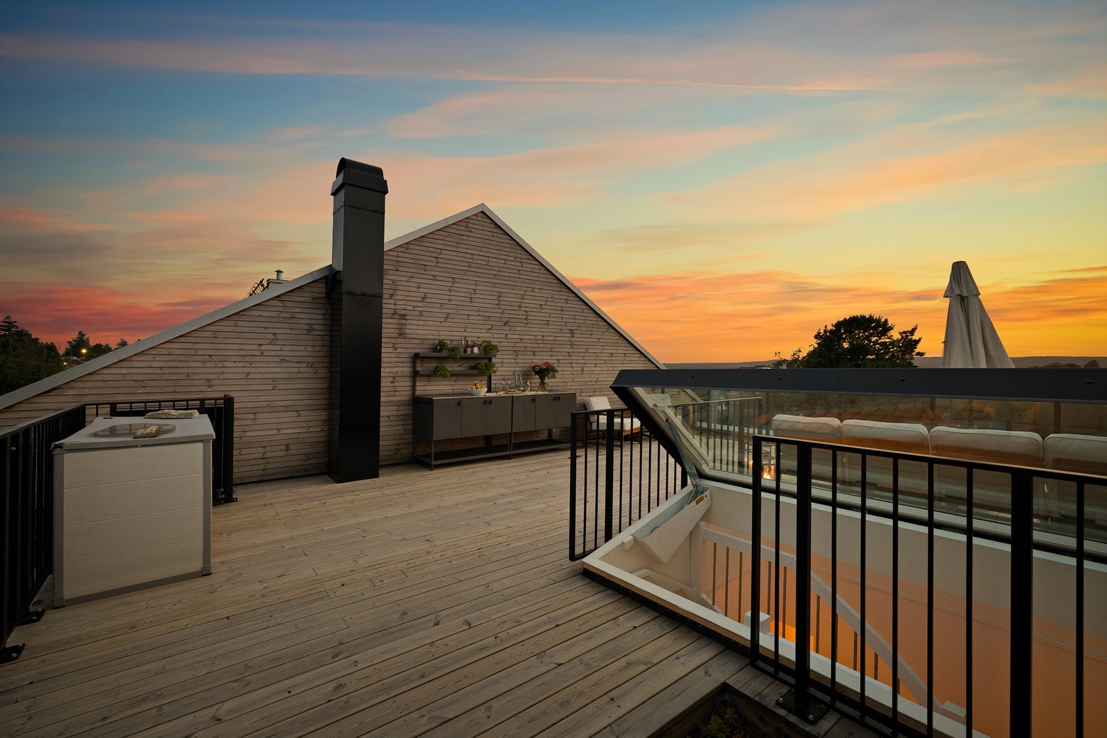 Gavlveggen mot syd gir le og er et naturlig sted å plassere så vel grill som utekjøkken. Galleribilde